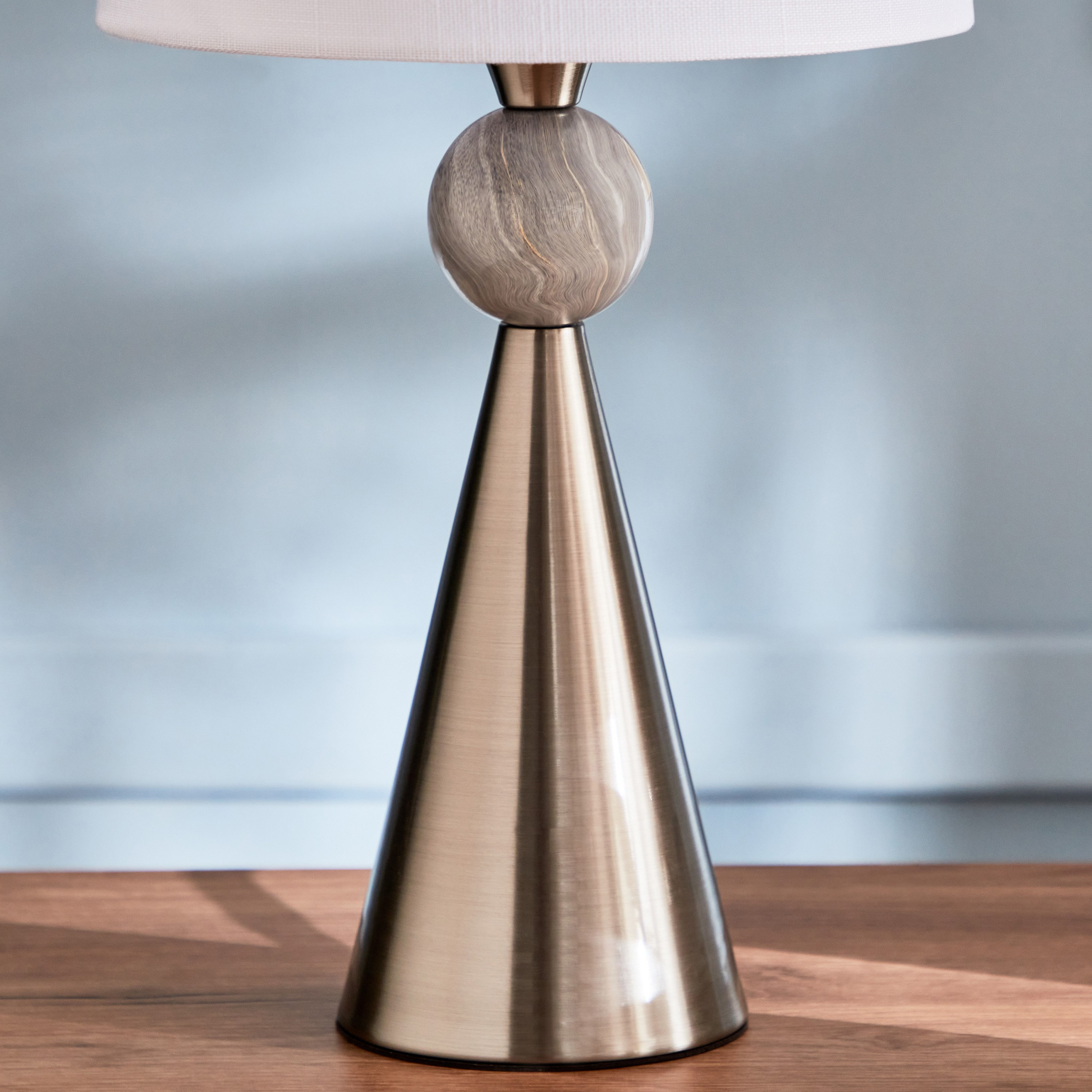 مصباح طاولة بقاعدة صلبة من كاليس - 33x47 سم-hbxlivingroom-lighting-tablelamps-image-3