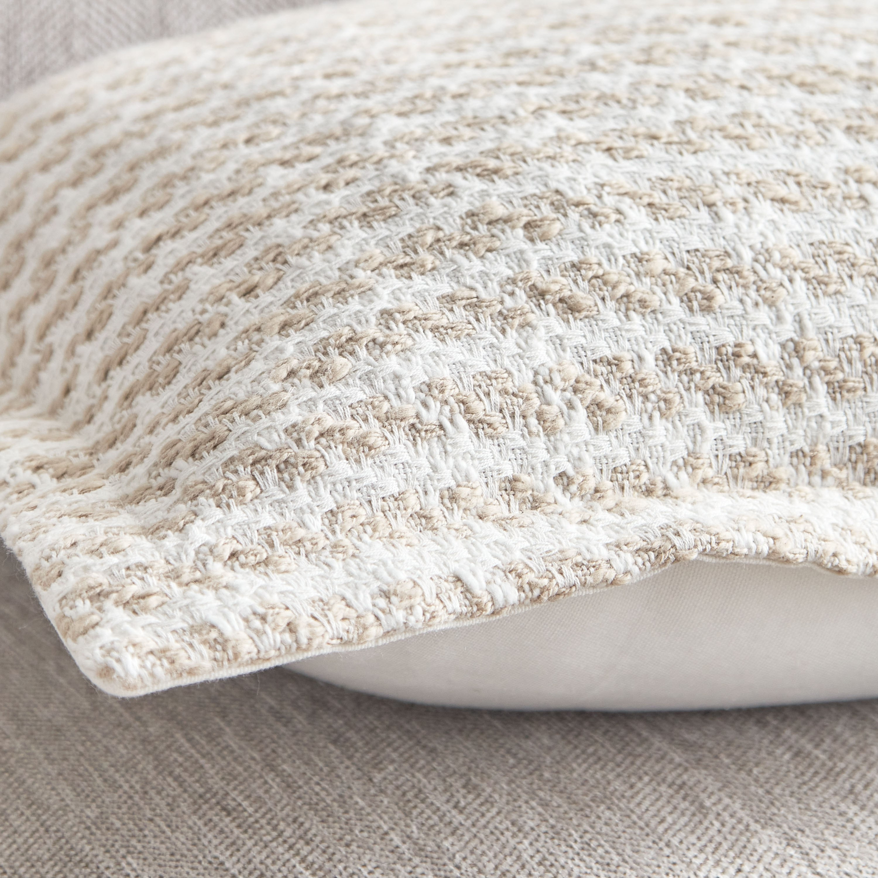 غطاء وسادة بارز الملمس من دراب - 45x45 سم-hbxhomeware-cushionsandcovers-cushioncovers-image-3