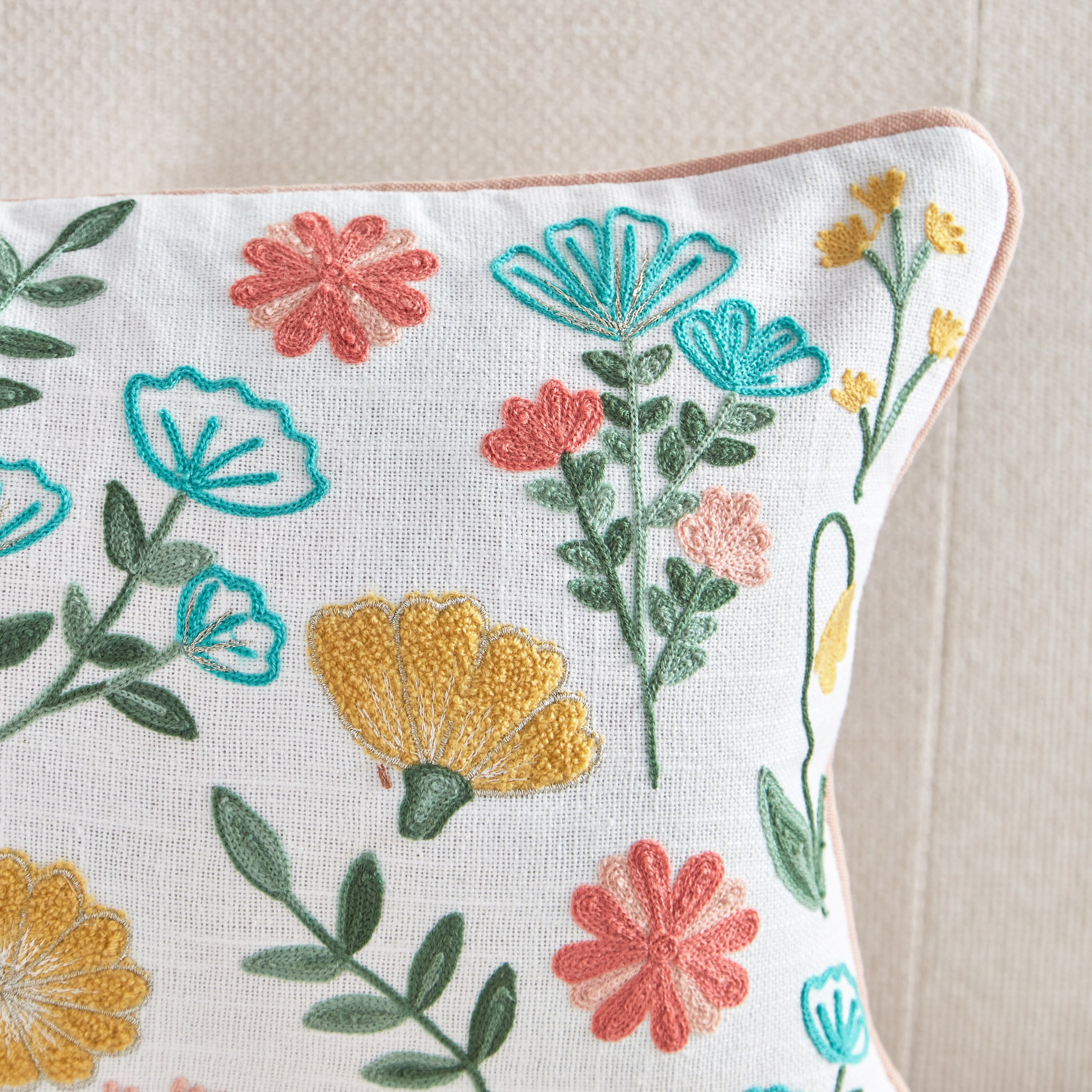 وسادة محشوة مطرزة من ايج - 30x50 سم-hbxlivingroom-furnishings-cushionsandcovers-filledcushions-image-2