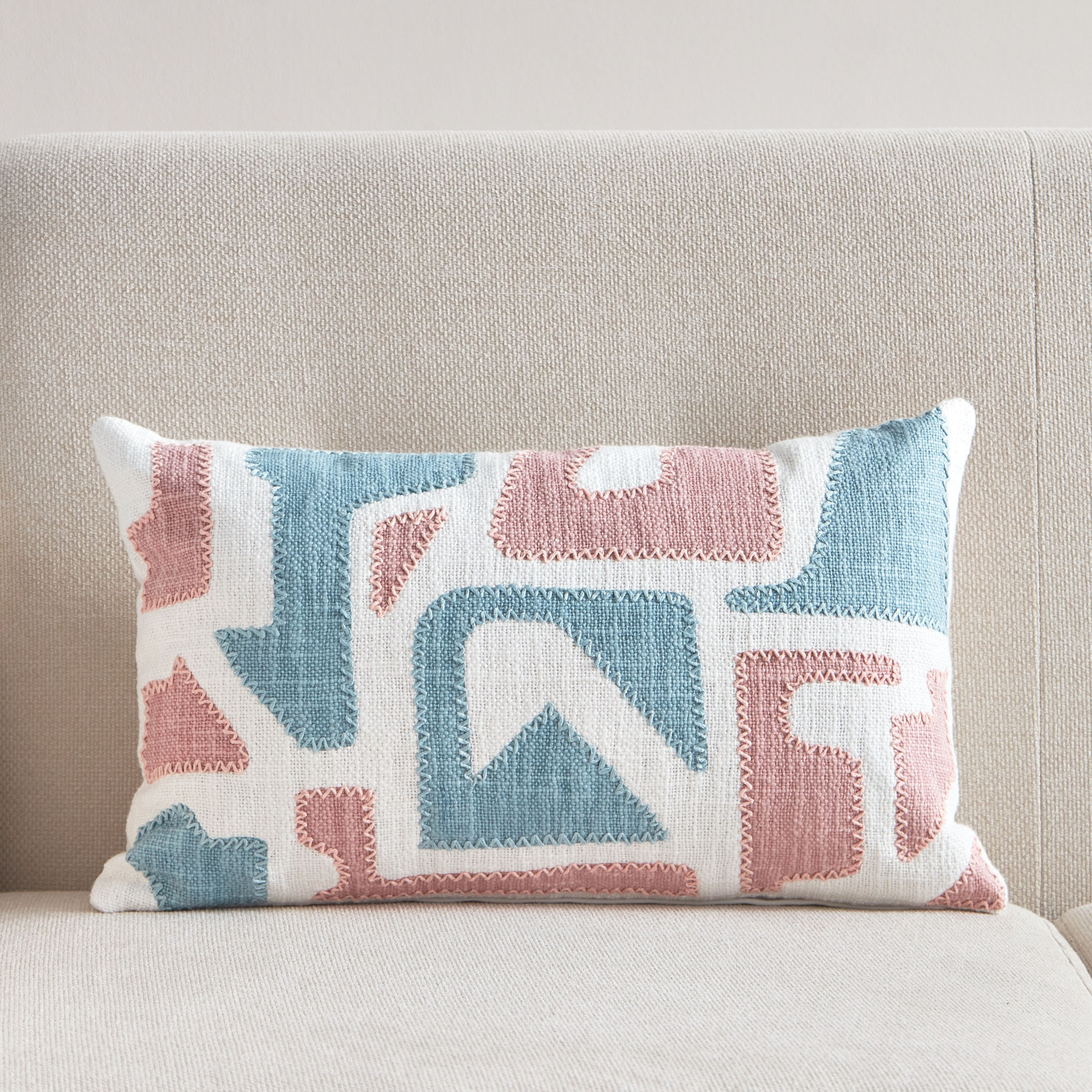 وسادة محشوة مطرزة من ايج - 30x50 سم-hbxlivingroom-furnishings-cushionsandcovers-filledcushions-image-1