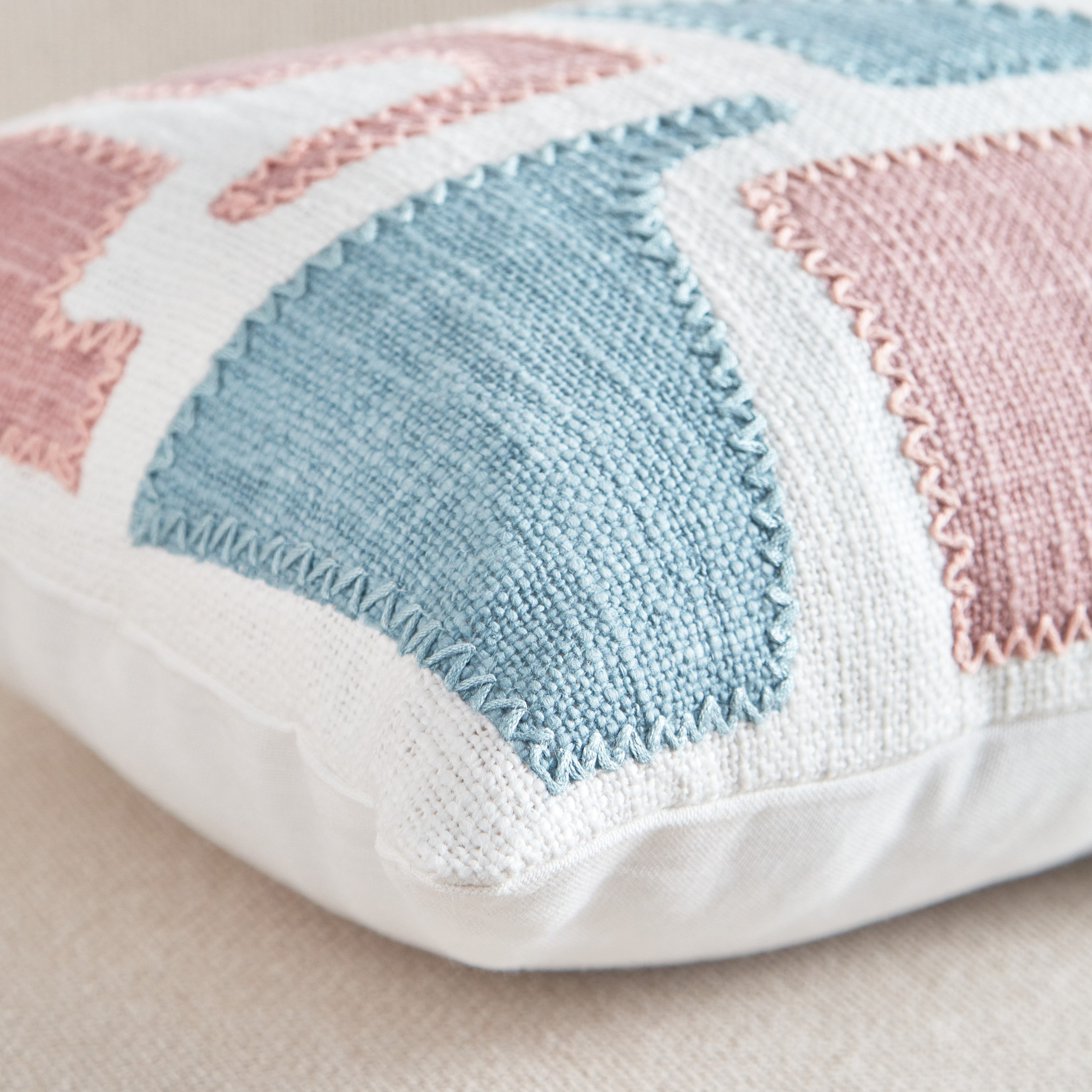 وسادة محشوة مطرزة من ايج - 30x50 سم-hbxlivingroom-furnishings-cushionsandcovers-filledcushions-image-3