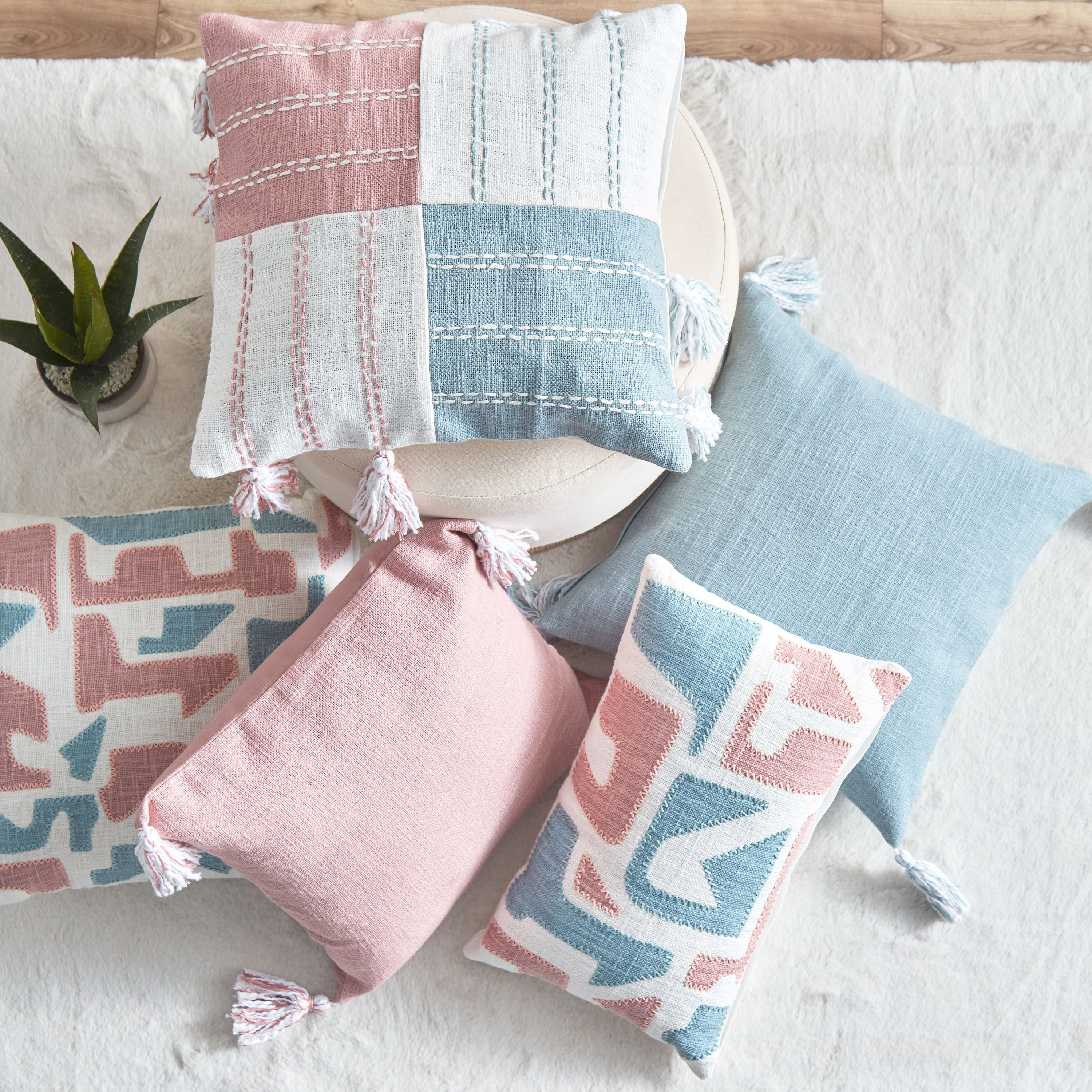 وسادة محشوة مطرزة من ايج - 30x50 سم-hbxlivingroom-furnishings-cushionsandcovers-filledcushions-image-5