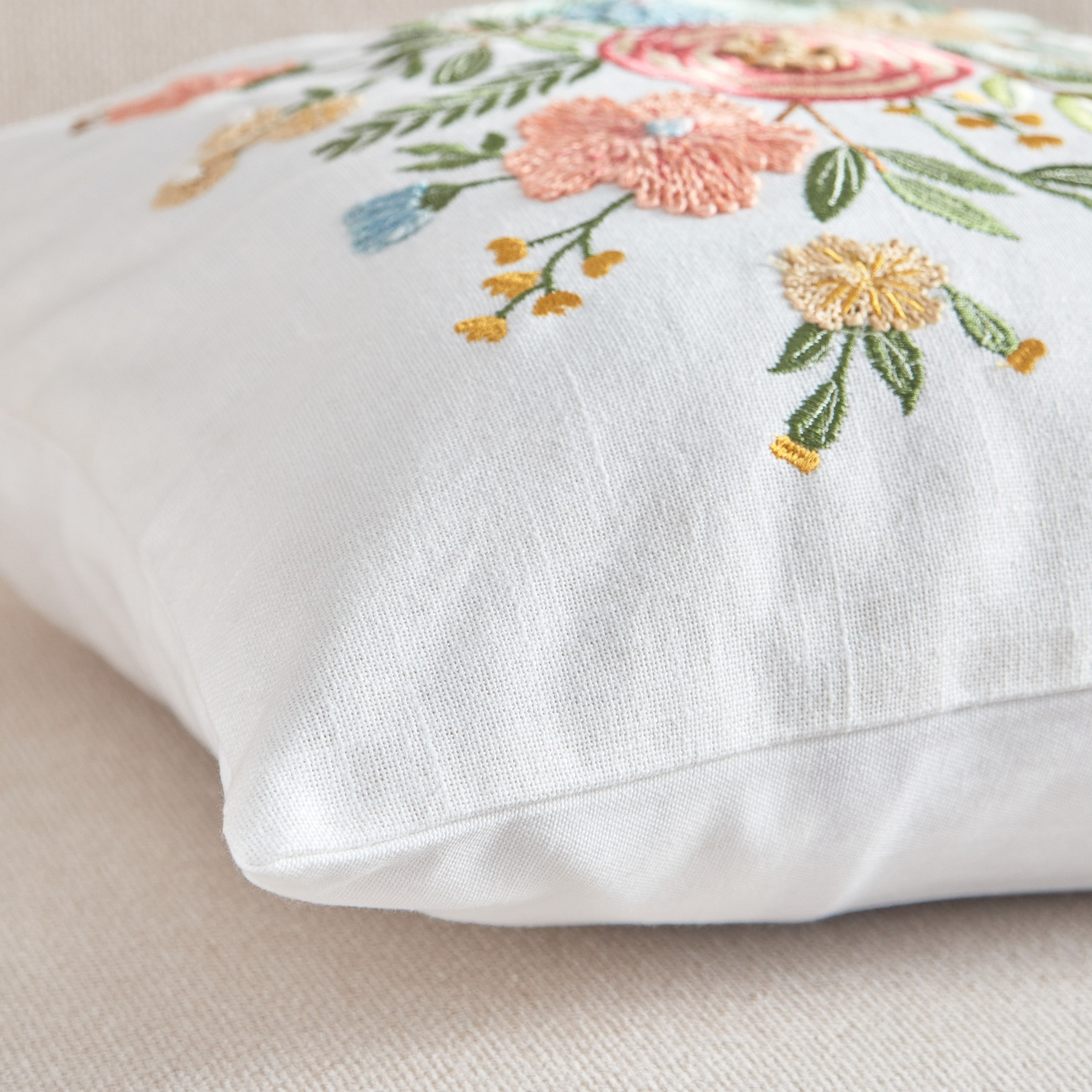 غطاء وسادة بتطريز أزهار من آيج - 45x45 سم-hbxhomeware-cushionsandcovers-cushioncovers-image-3