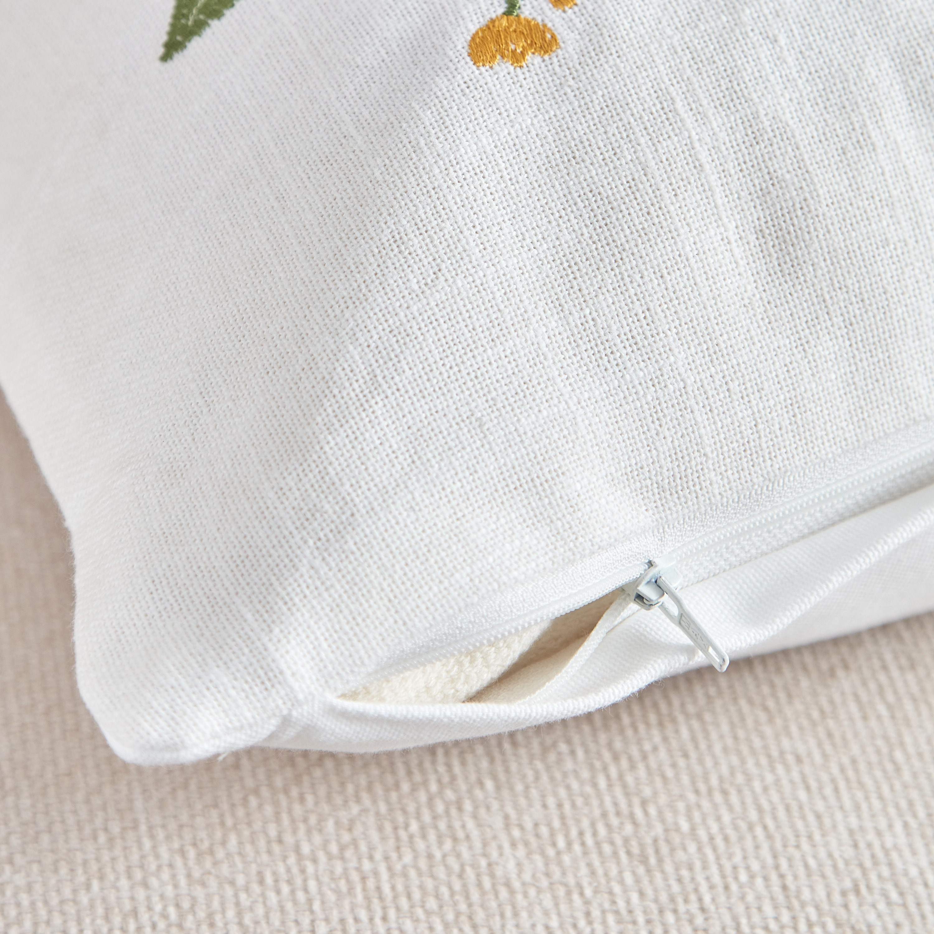 غطاء وسادة بتطريز أزهار من آيج - 45x45 سم-hbxhomeware-cushionsandcovers-cushioncovers-image-4