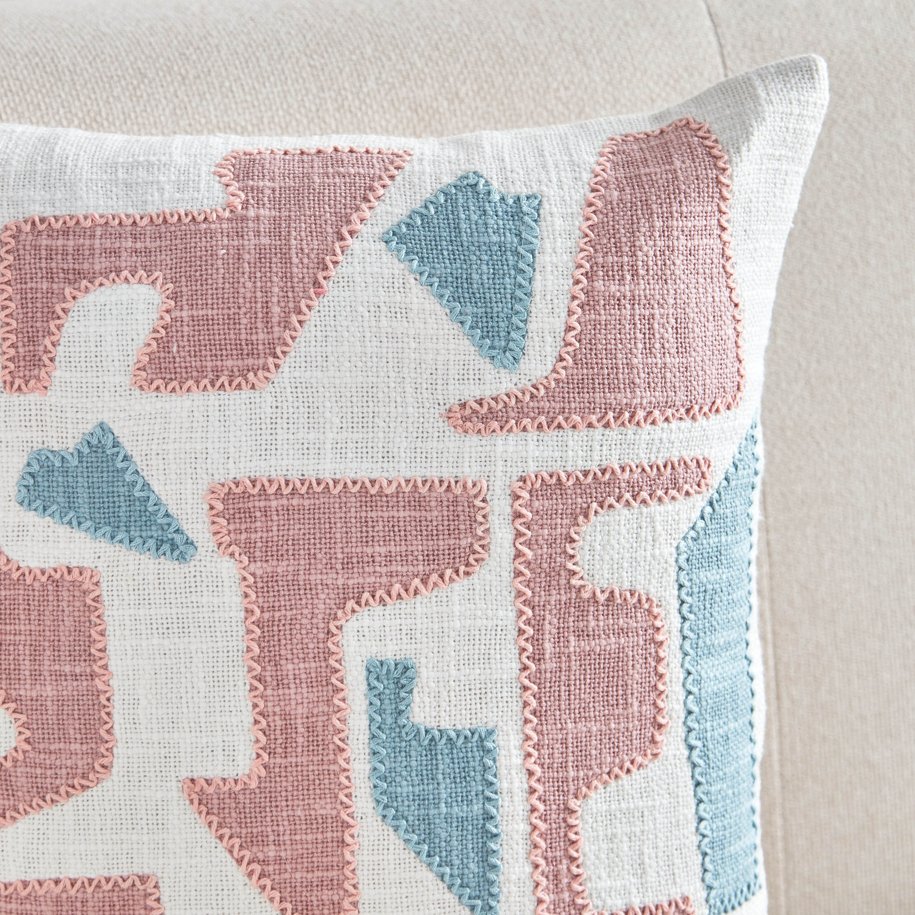 غطاء وسادة برقعة مطرزة من آيج - 45x45 سم-hbxhomeware-cushionsandcovers-cushioncovers-image-2