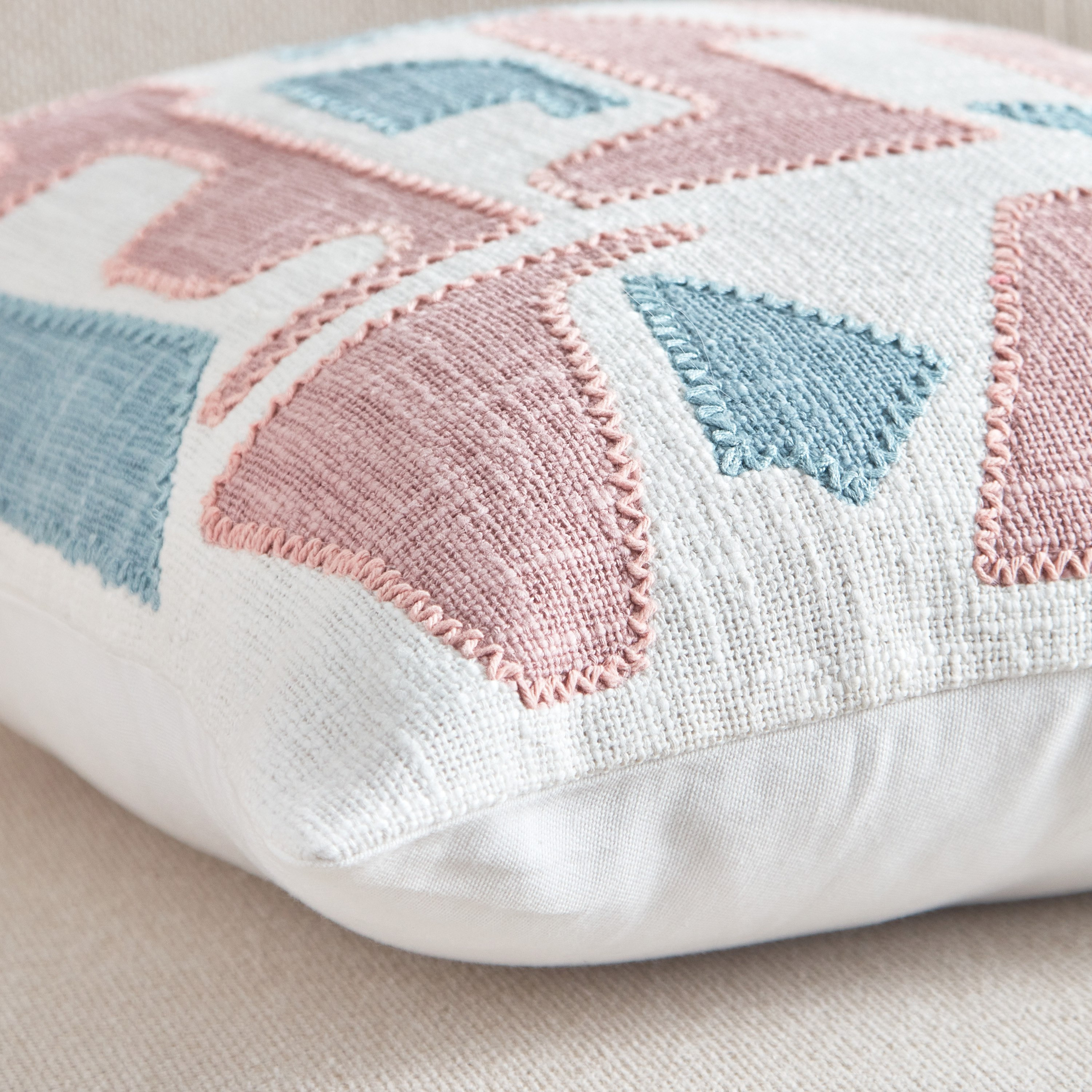 غطاء وسادة برقعة مطرزة من آيج - 45x45 سم-hbxhomeware-cushionsandcovers-cushioncovers-image-3