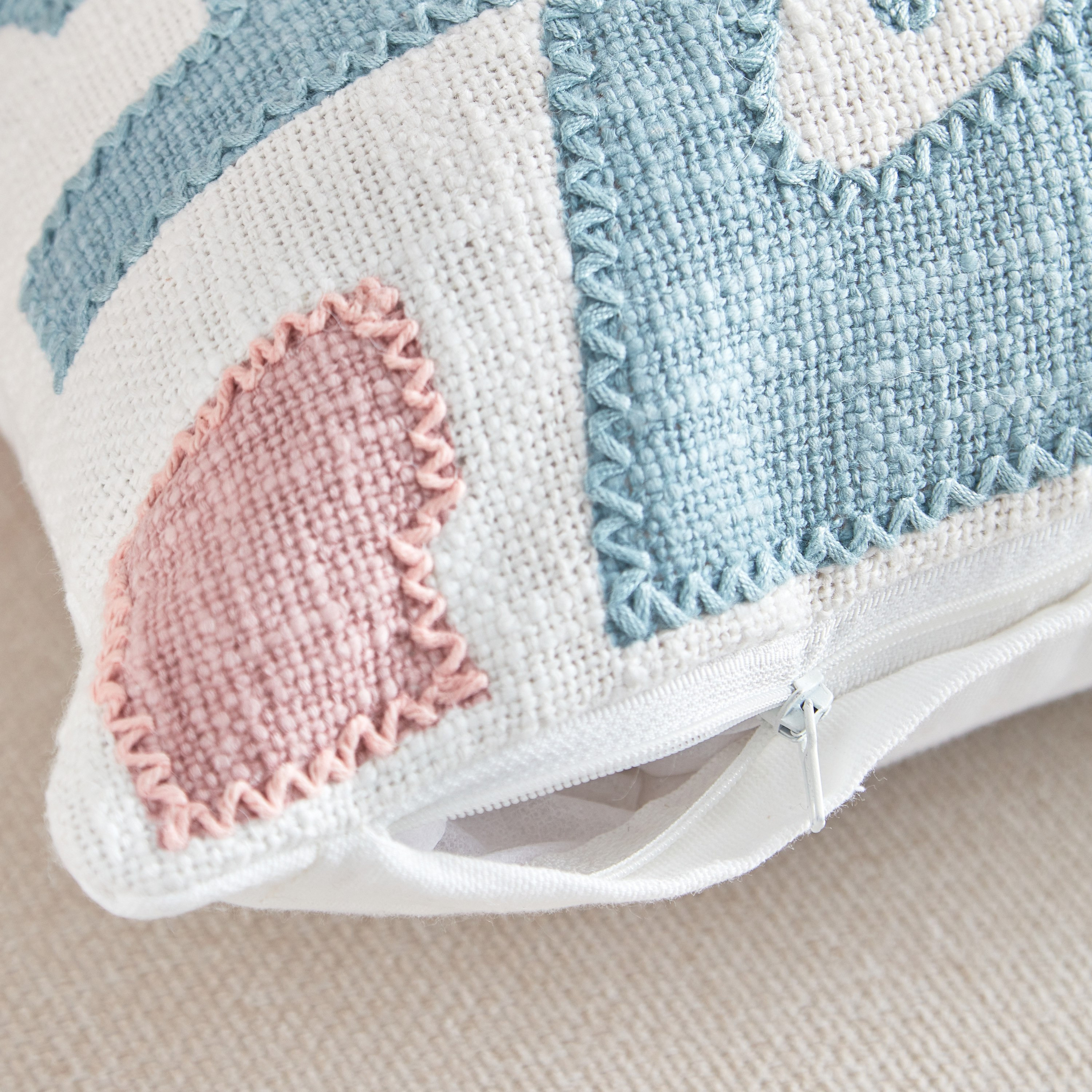 غطاء وسادة برقعة مطرزة من آيج - 45x45 سم-hbxhomeware-cushionsandcovers-cushioncovers-image-4