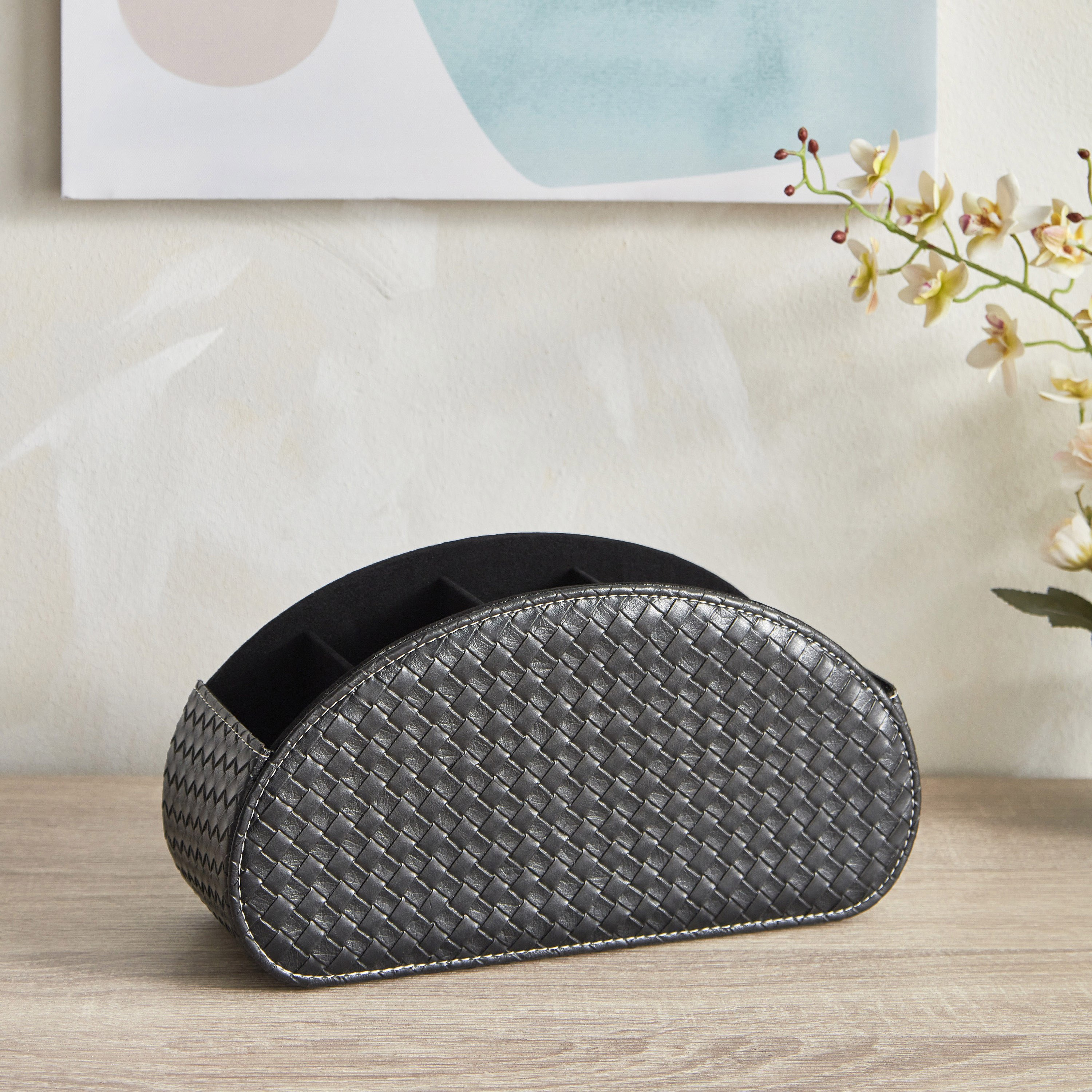 Nordic Leather Remote Holder - 30x10x15 cm-hbxdecorandfurnishings-homeaccessories-novelties-image-2