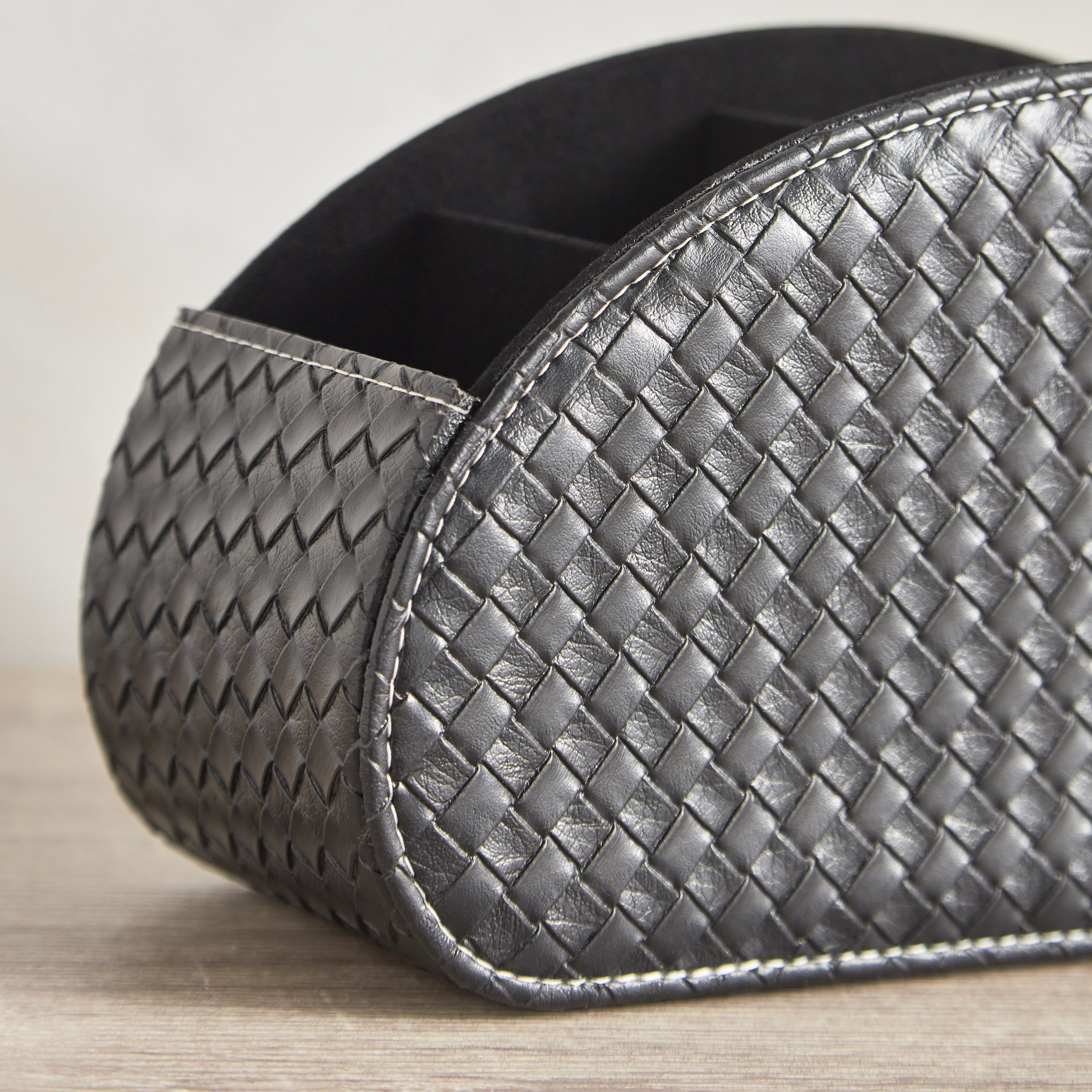 Nordic Leather Remote Holder - 30x10x15 cm-hbxdecorandfurnishings-homeaccessories-novelties-image-3