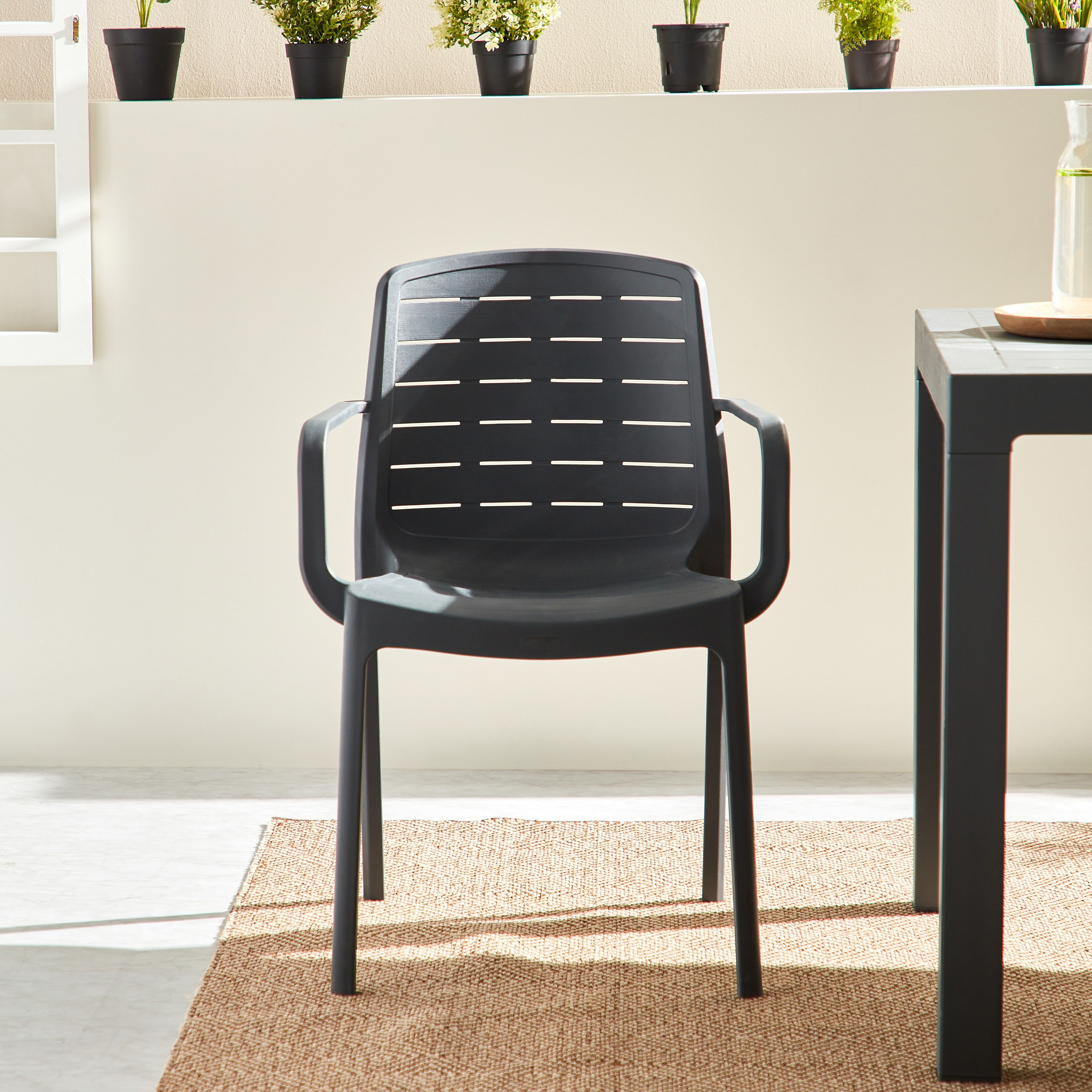 كرسي بمساند ذراعين للمساحات الخارجية من فيرا فيستا-hbxfurniture-outdoor-swingsandchairs-image-2