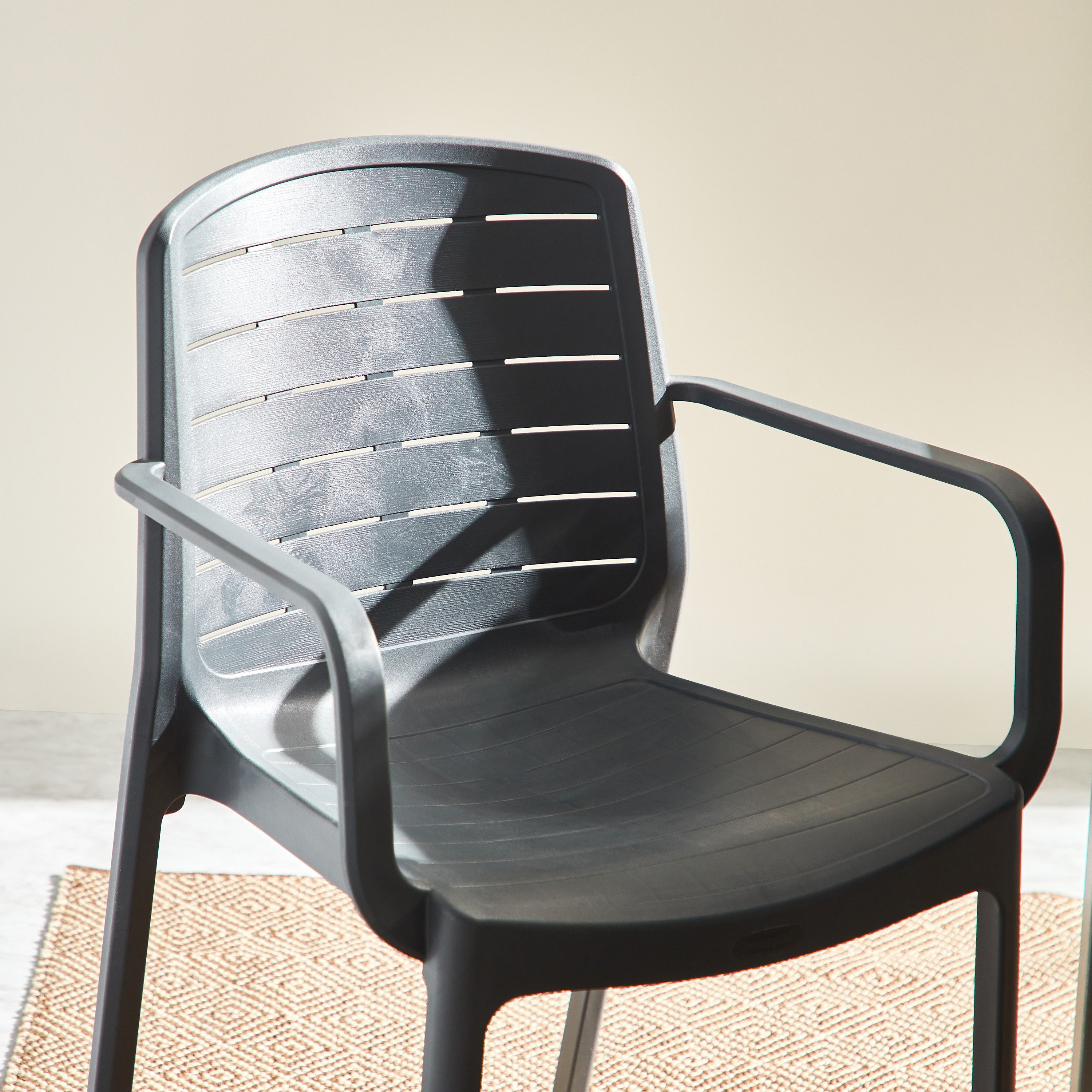 كرسي بمساند ذراعين للمساحات الخارجية من فيرا فيستا-hbxfurniture-outdoor-swingsandchairs-image-6