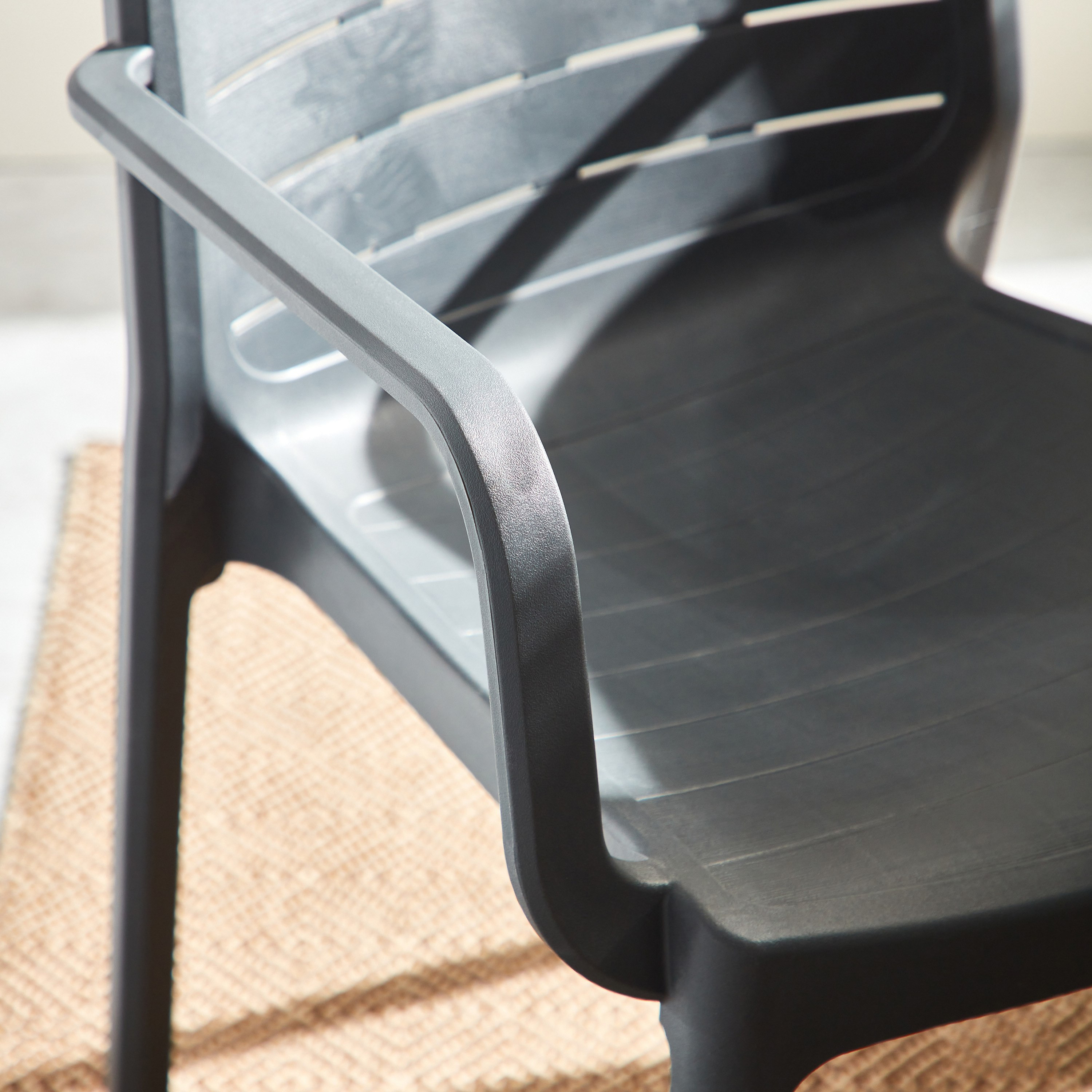 كرسي بمساند ذراعين للمساحات الخارجية من فيرا فيستا-hbxfurniture-outdoor-swingsandchairs-image-7