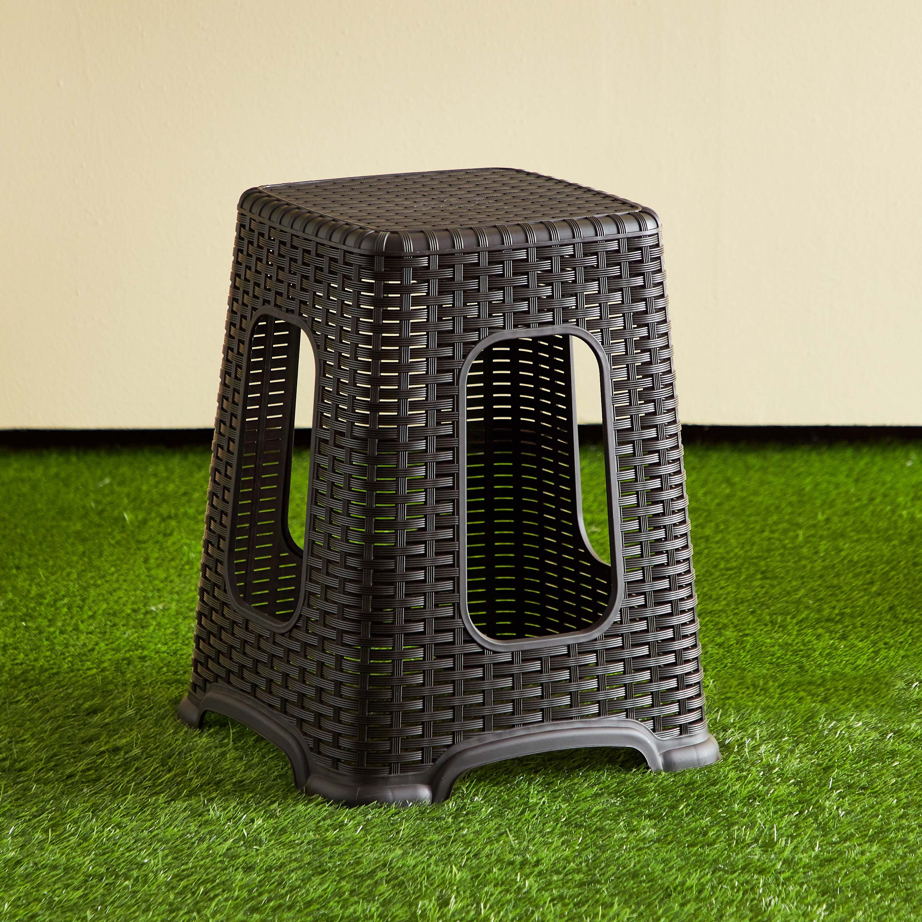 مقعد من فيرا فين-hbxfurniture-outdoor-swingsandchairs-image-1