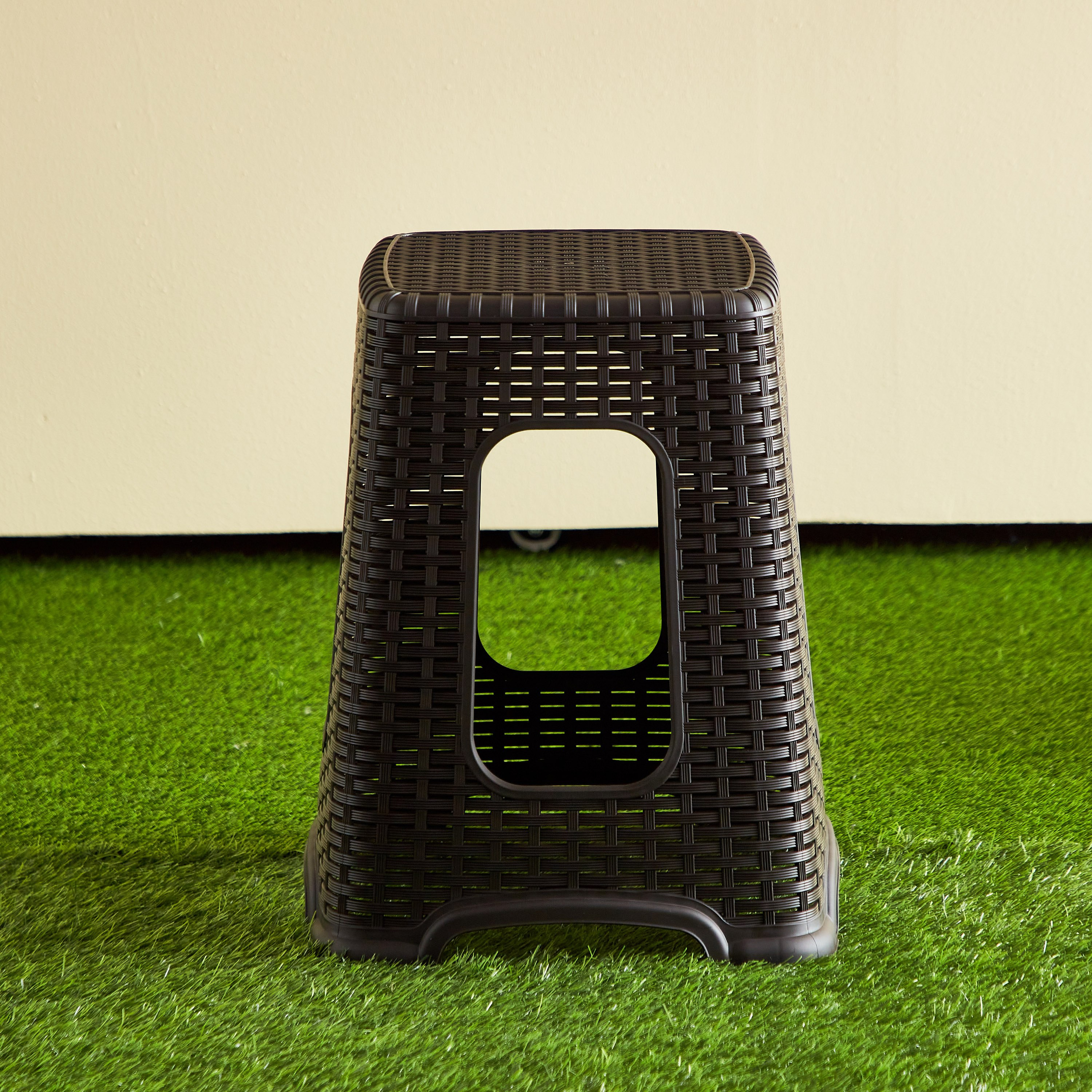مقعد من فيرا فين-hbxfurniture-outdoor-swingsandchairs-image-2