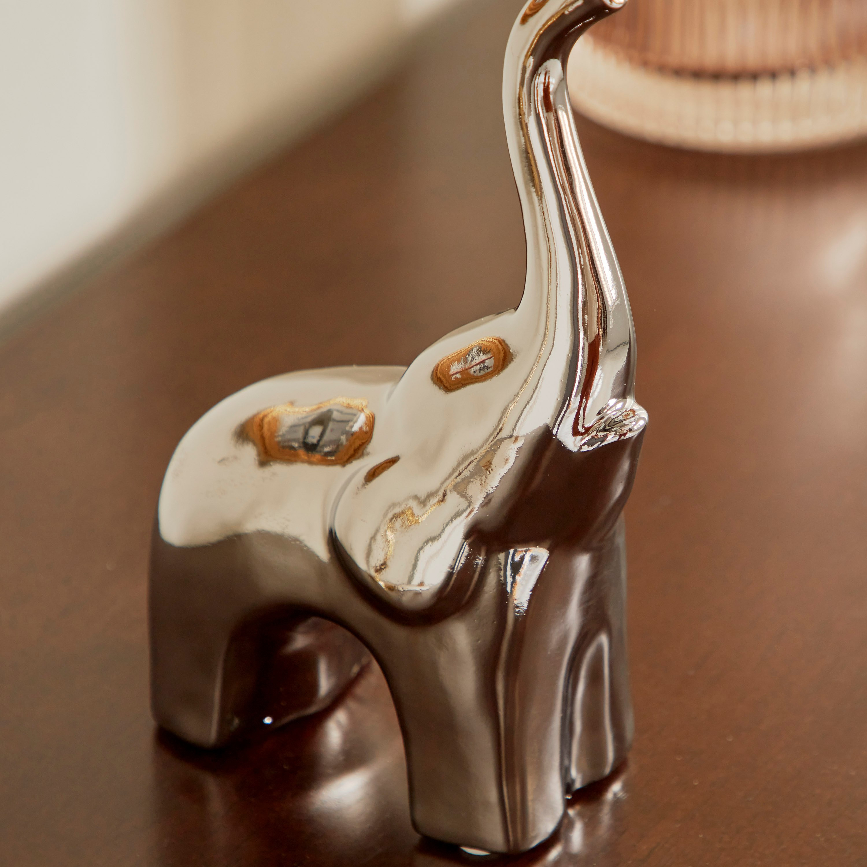 تمثال فيل سيراميك من رون ألوها - 12.5x7x21 سم-hbxhomeware-homedecor-figurinesandornaments-image-2