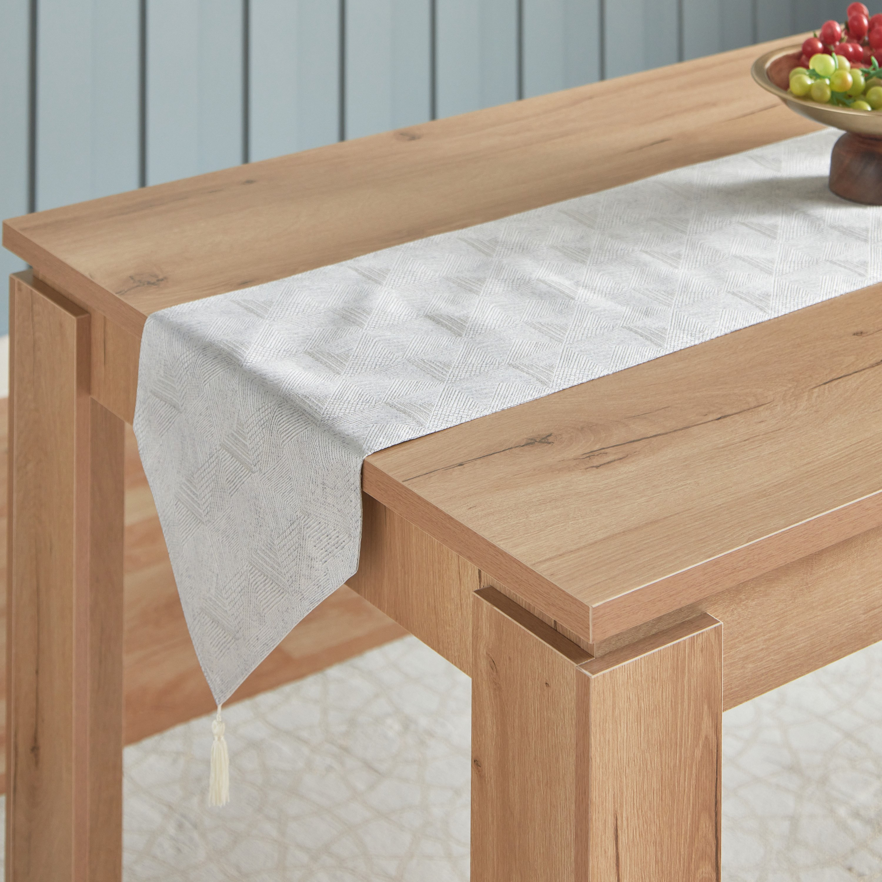مفرش طاولة جاكار من هاربر بيا - 33x180 سم-hbxdecorandfurnishings-homefurnishings-tablelinens-image-1