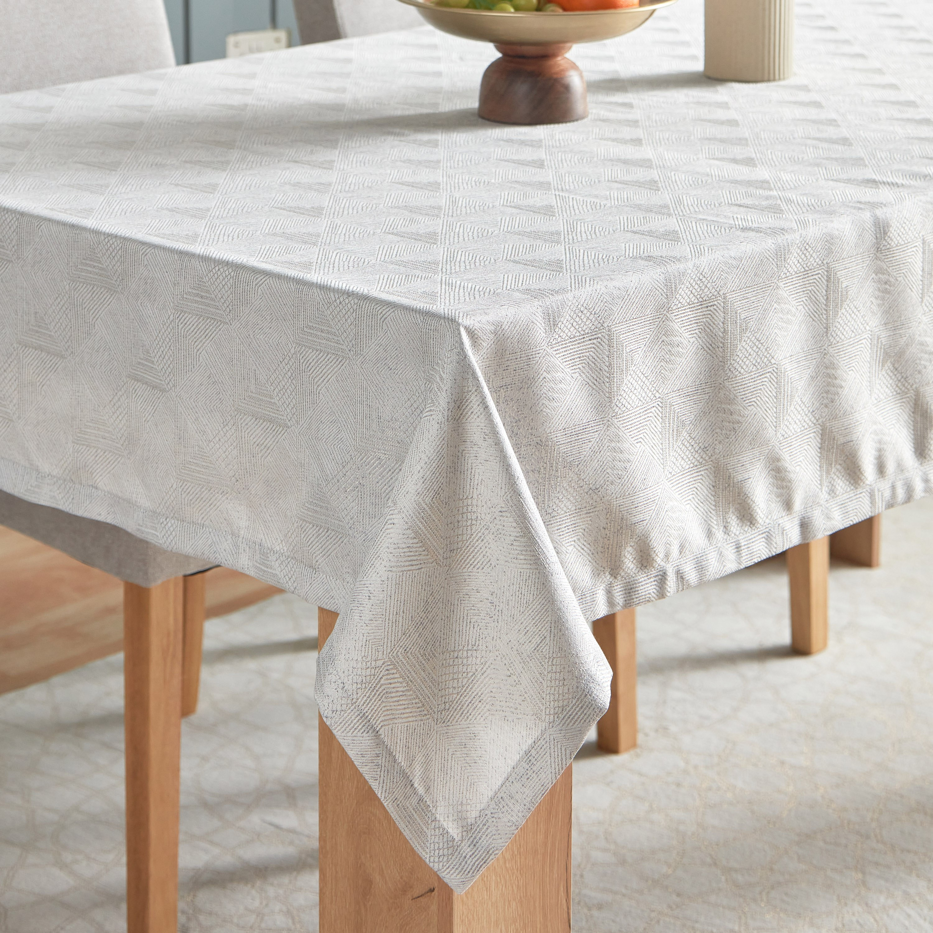 مفرش طاولة جاكار من هاربر بيا - 140x200 سم-hbxdecorandfurnishings-homefurnishings-tablelinens-image-2