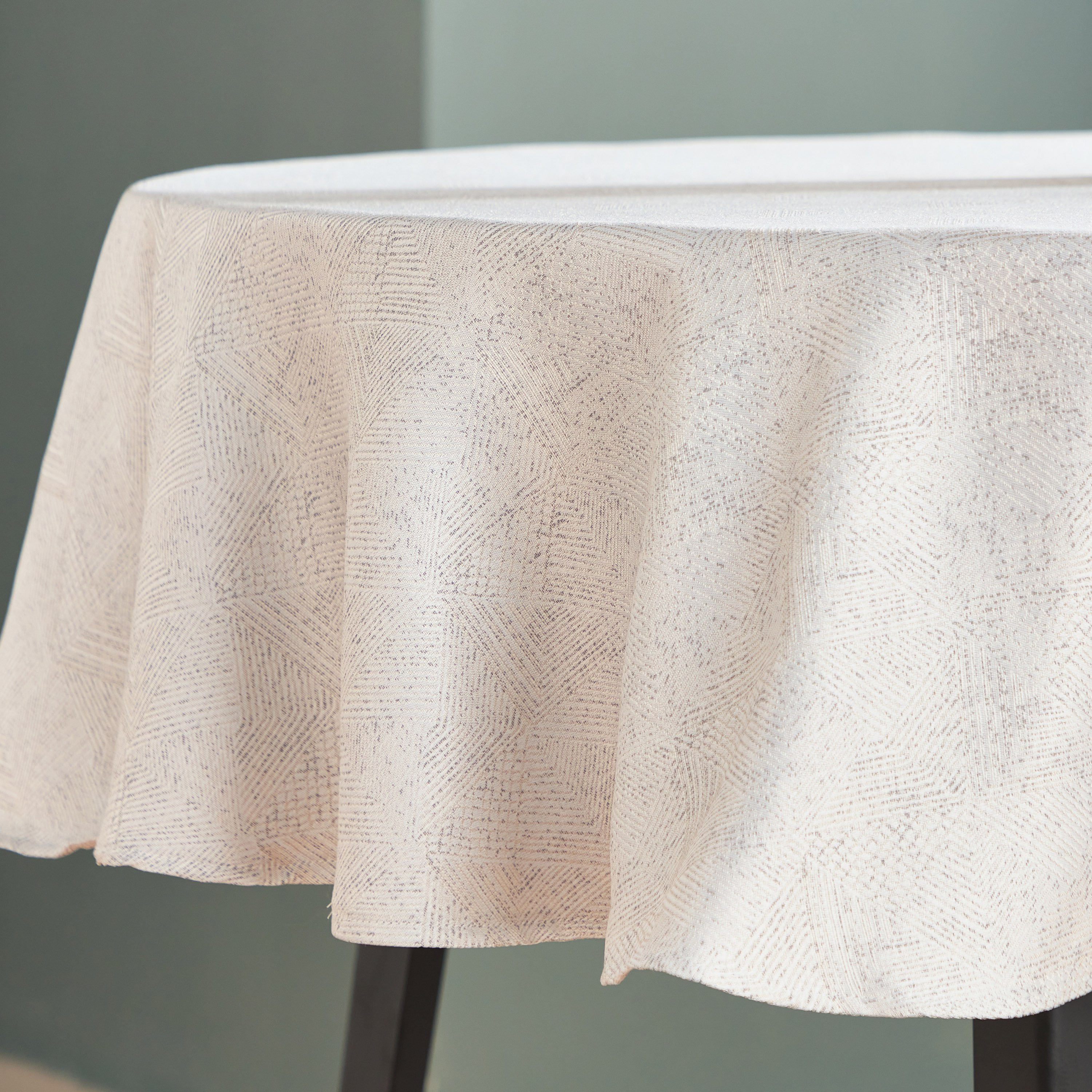 مفرش طاولة جاكارد مستدير من هاربر نابري - 140 سم-hbxdecorandfurnishings-homefurnishings-tablelinens-image-3