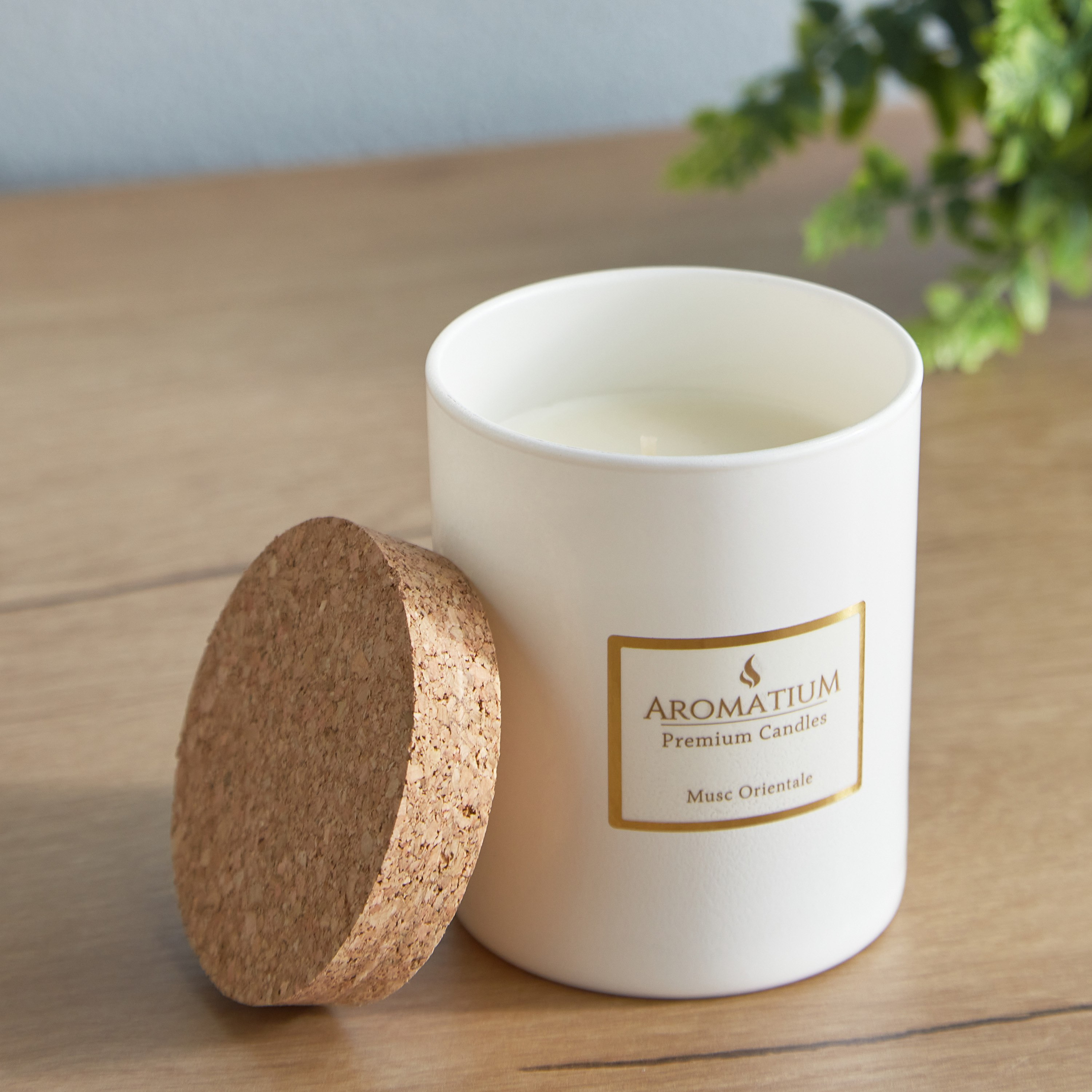 جرة شمع زجاجية معطرة برائحة ماندارينا وأمبار من فيلا - 140 جم-hbxlivingroom-decorandaccessories-candles-image-1