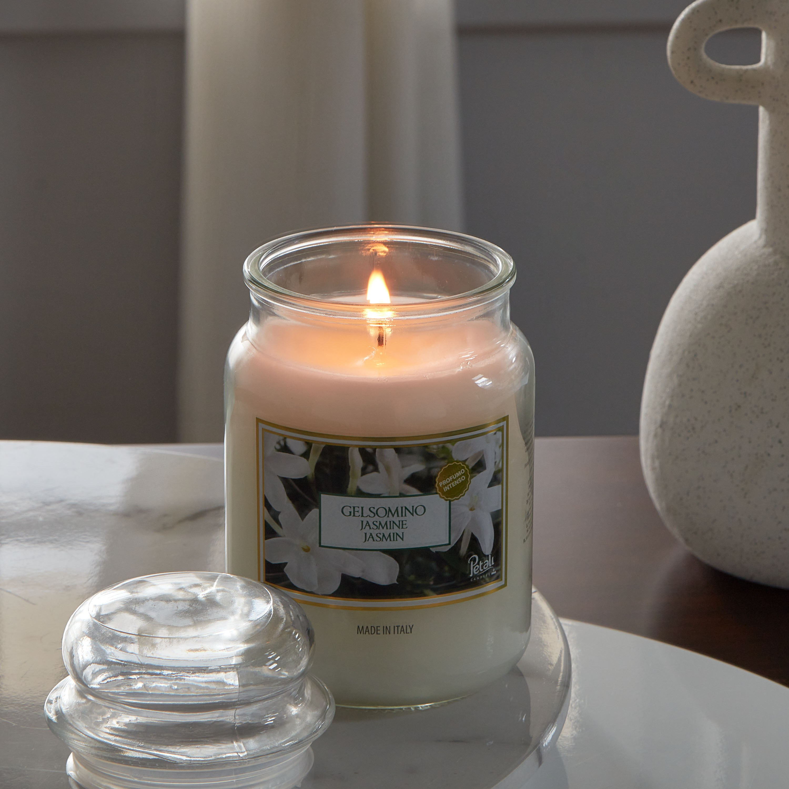 جرة شمع برائحة الياسمين من فيلا بيتيلي - 550 جرام-hbxlivingroom-decorandaccessories-candles-image-2