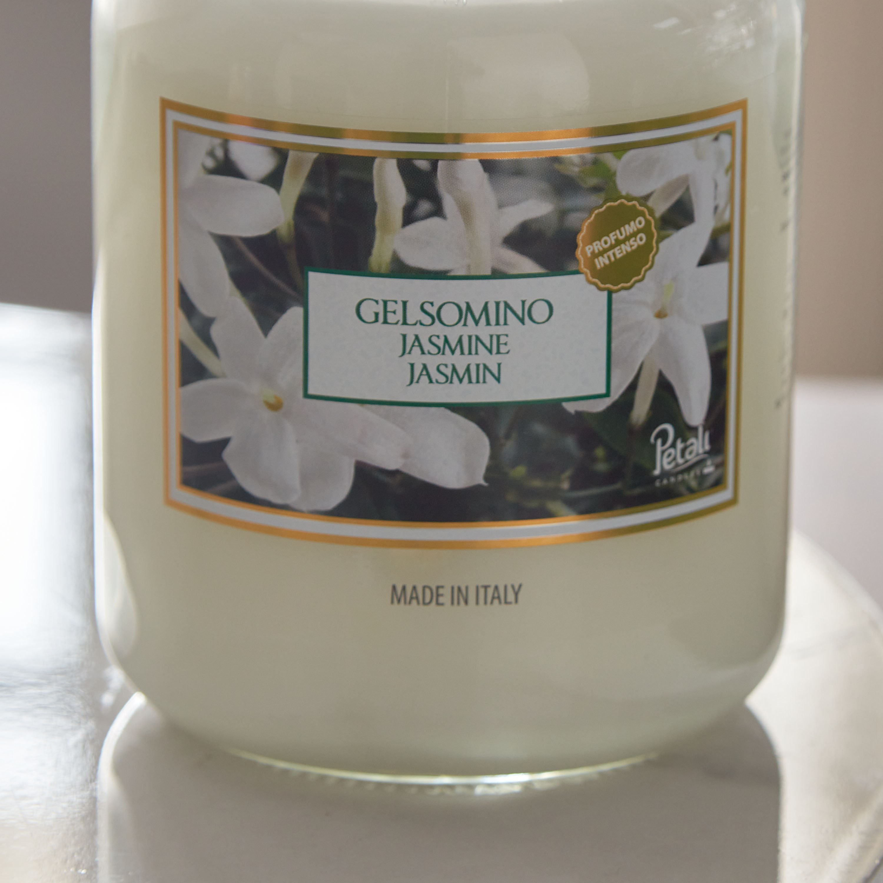 جرة شمع برائحة الياسمين من فيلا بيتيلي - 550 جرام-hbxlivingroom-decorandaccessories-candles-image-3