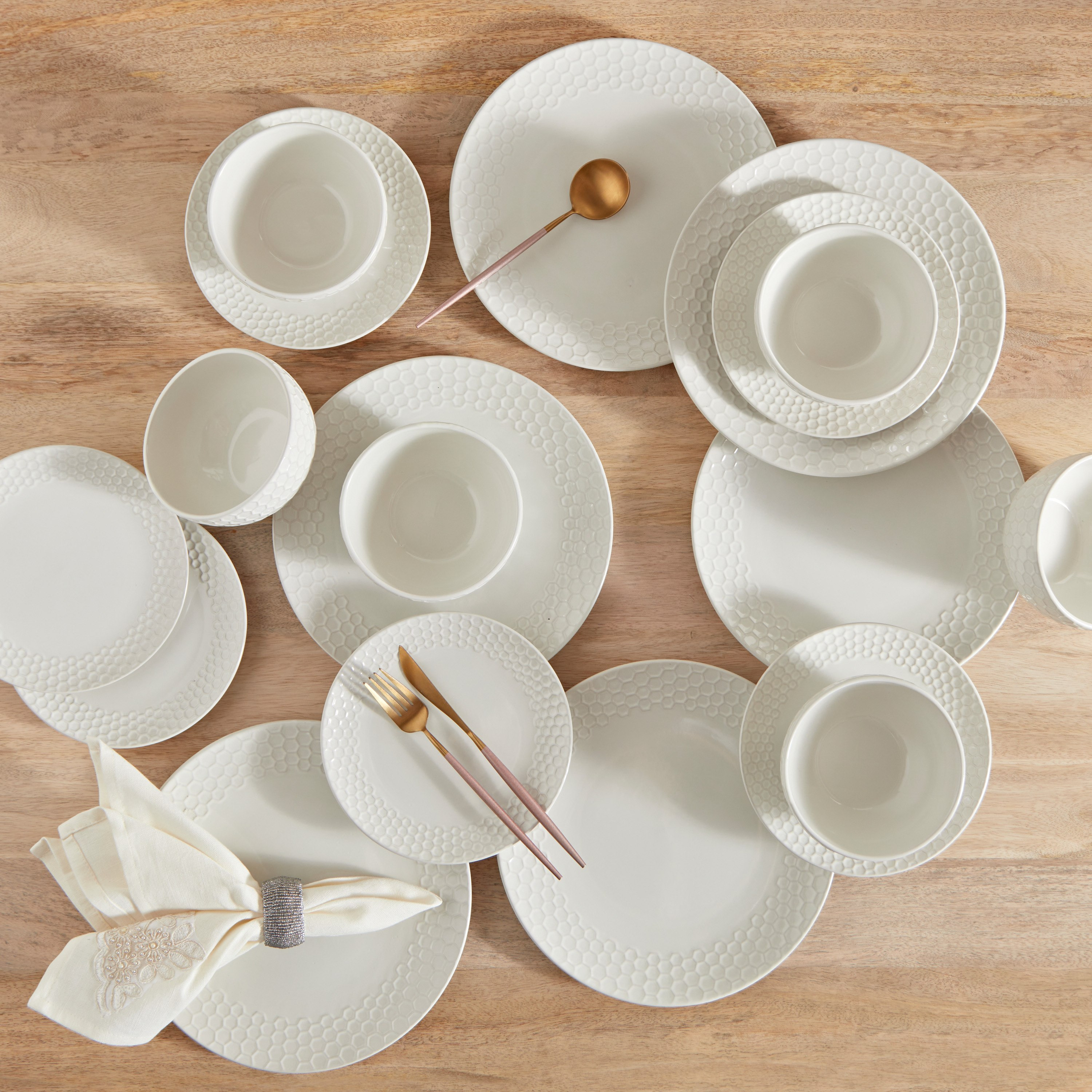 طقم عشاء خزف 18 قطعة من كريمي تايد-hbxhomeware-hbxkitchen-image-1