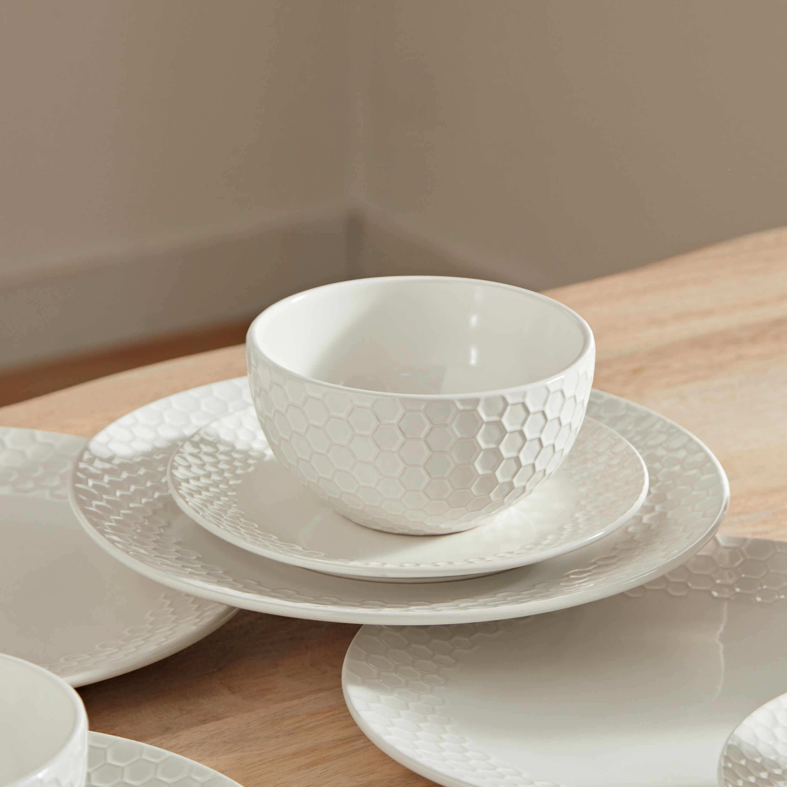 طقم عشاء خزف 18 قطعة من كريمي تايد-hbxhomeware-hbxkitchen-image-5