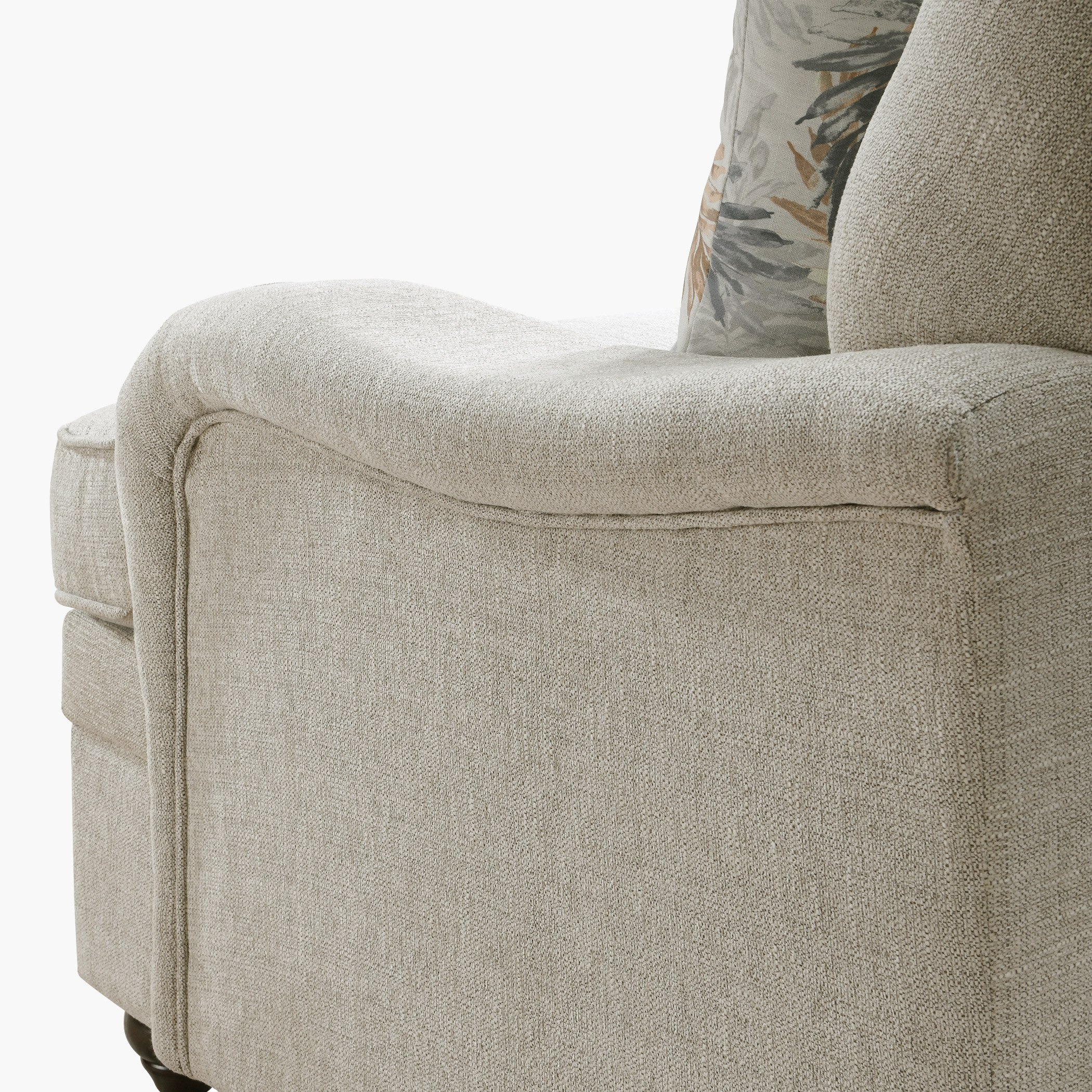 كرسي قماش بمساند ذراعين ووسادة من كاليفورنيا-hbxlivingroom-sofasandarmchairs-sofas-image-7
