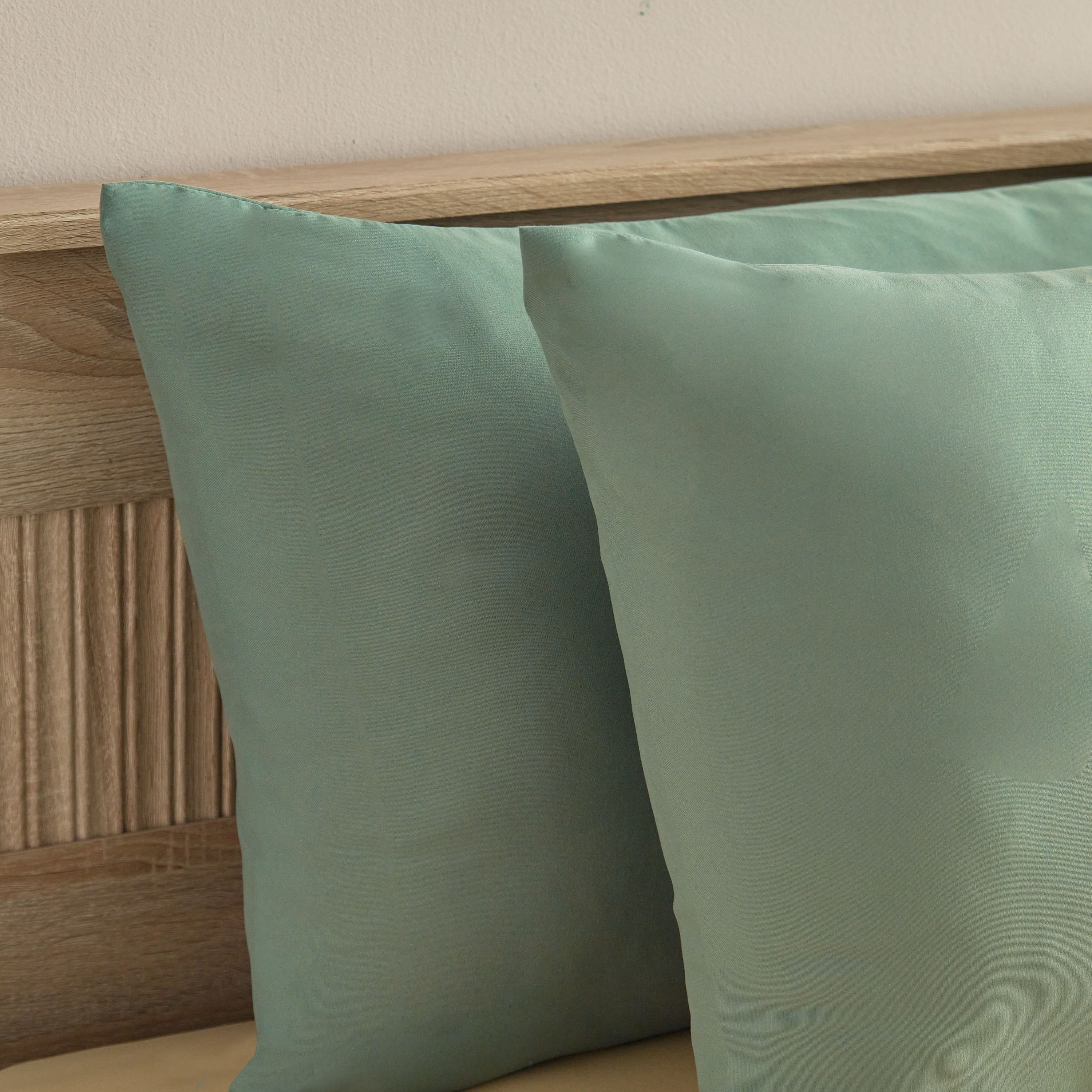 Derby 2-Piece Solid Microfibre Pillowcase Set - 45x70 cm-hbxhomeware-hbxbedroom-image-3