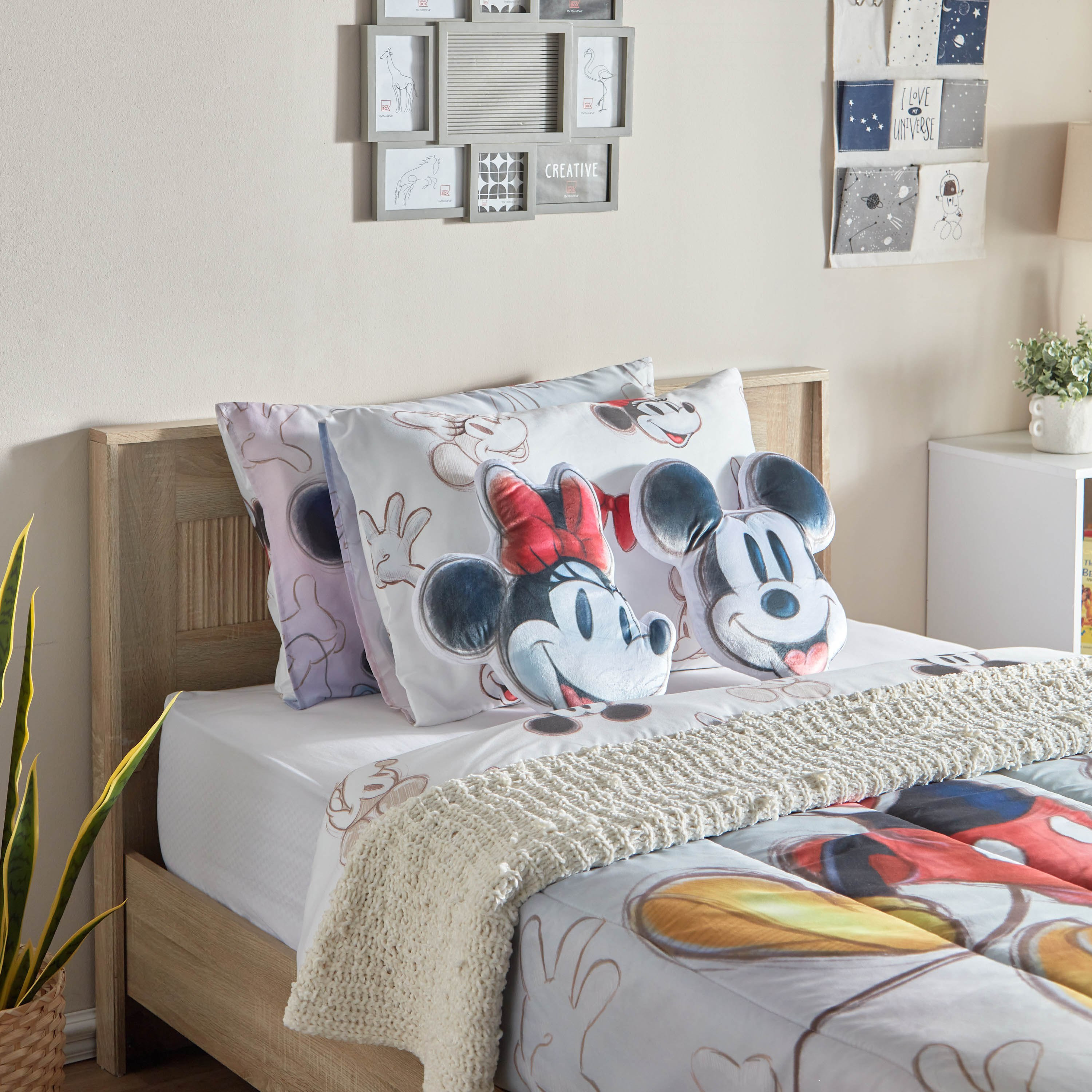 Mickey cushion store