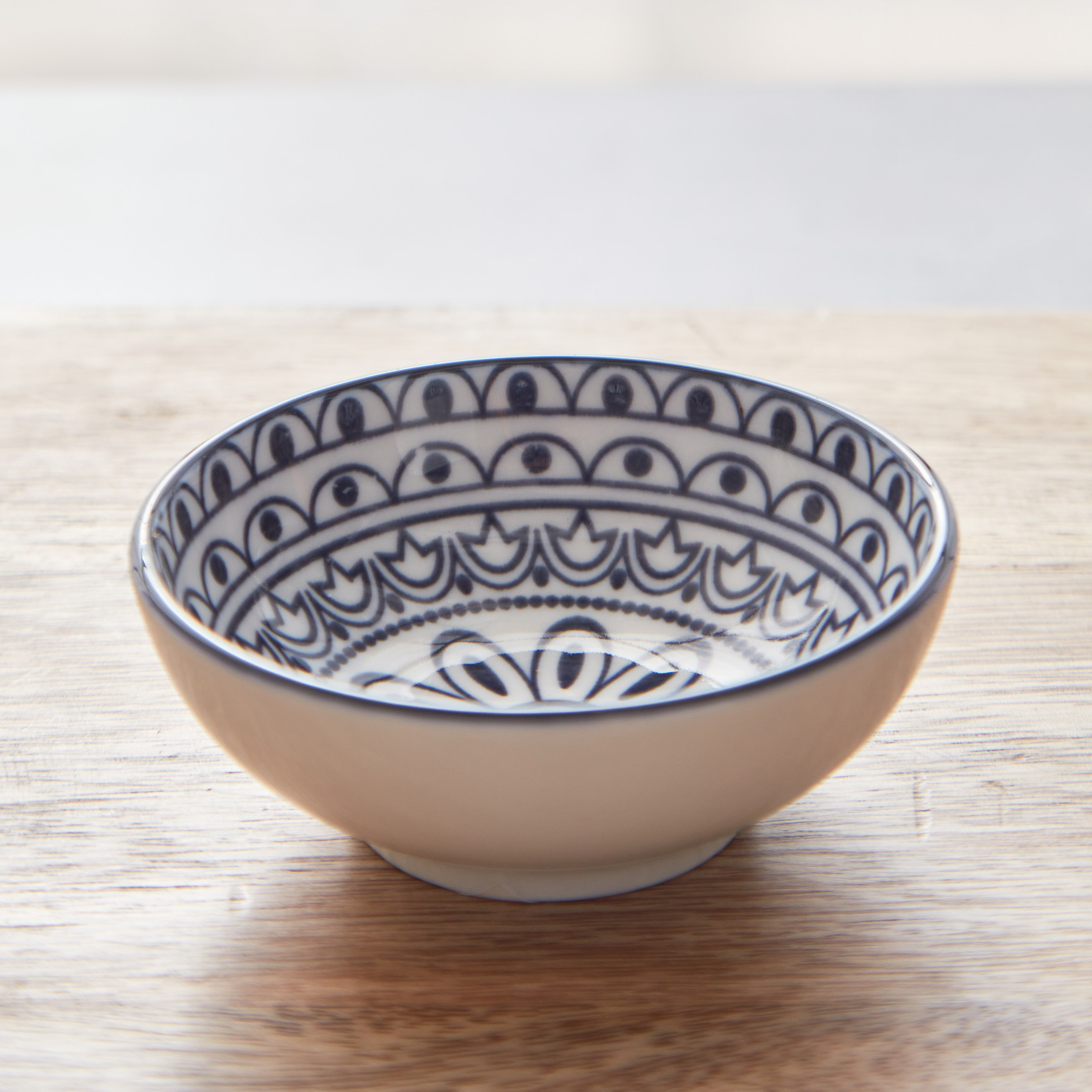 صحن مستدير من تشي بروسيا - 8 سم-hbxdecorandfurnishings-tabletop-serveware-image-1
