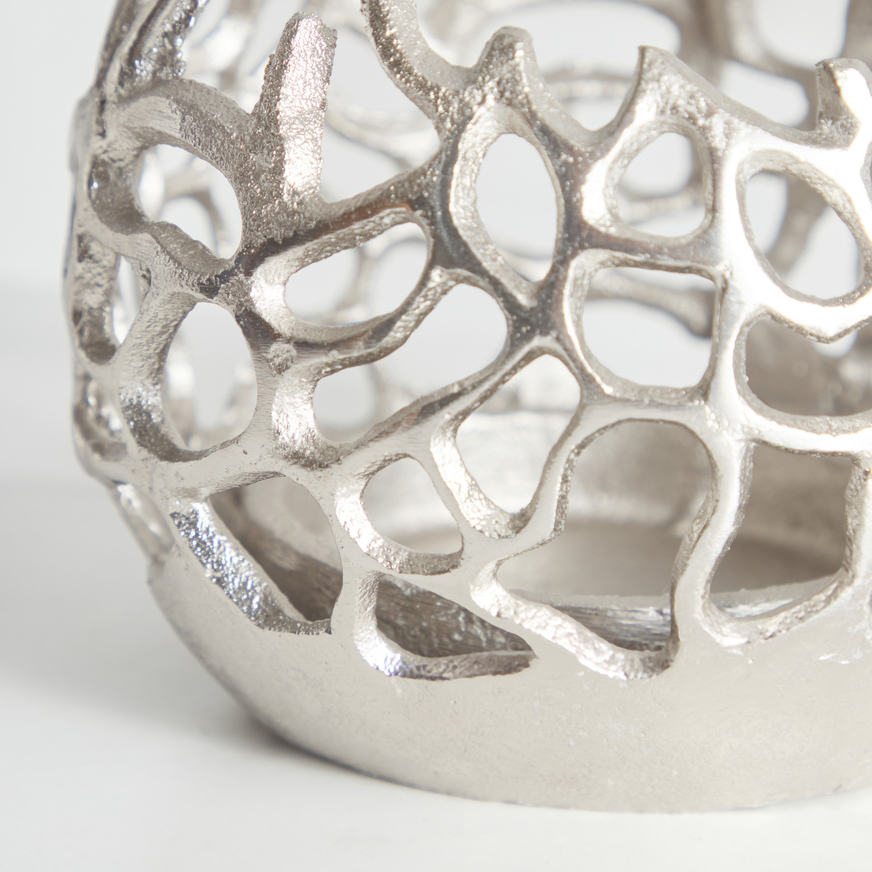 حامل شموع صغيرة ألومنيوم مفرّغ من ويكر - 11x11x8 سم-hbxlivingroom-decorandaccessories-candleholders-image-3
