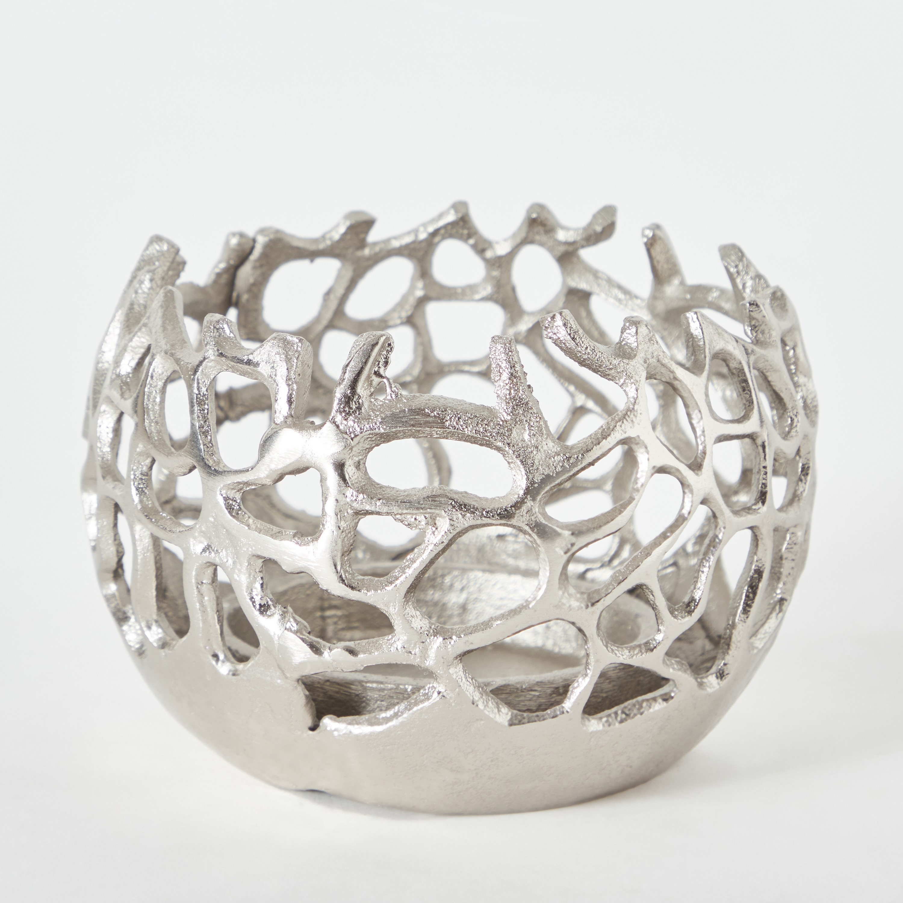 حامل شموع صغيرة ألومنيوم مفرّغ من ويكر - 11x11x8 سم-hbxlivingroom-decorandaccessories-candleholders-image-5