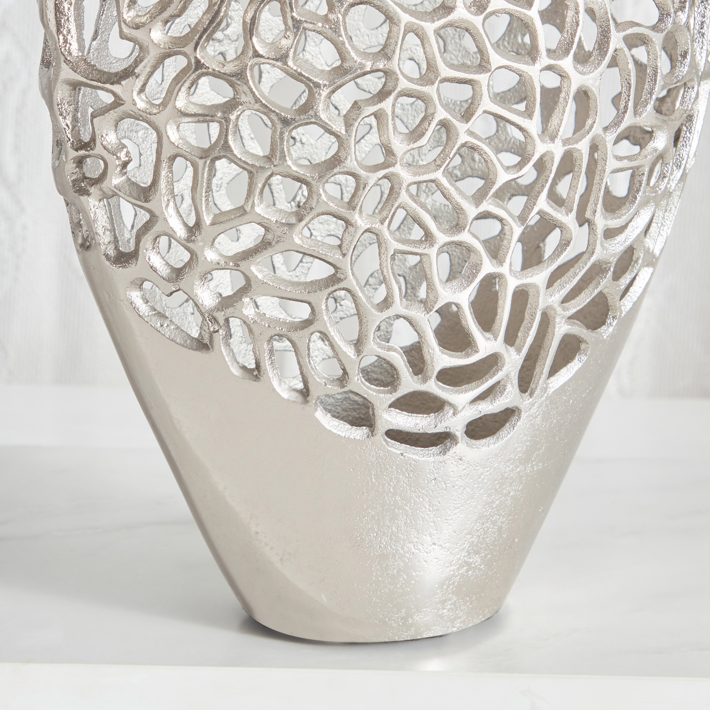 مزهرية ألومنيوم مفرّغة من ويكر - 22x22x30.5 سم-hbxhomeware-hbxdecorandfurnishings-image-4