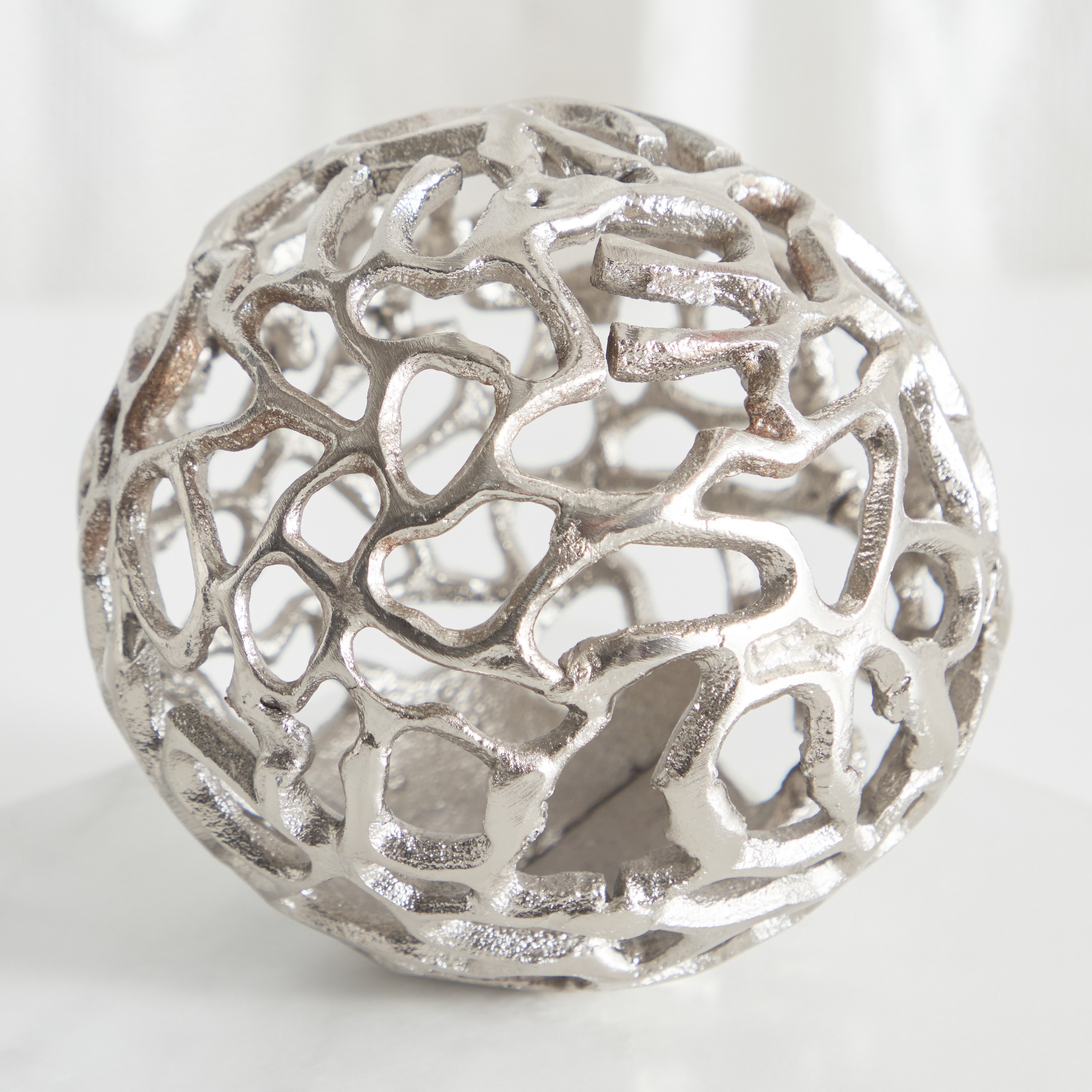 قطعة ديكور مفرّغة ألومنيوم من ويكر - 11x11x11 سم-hbxhomeware-homedecor-figurinesandornaments-image-1