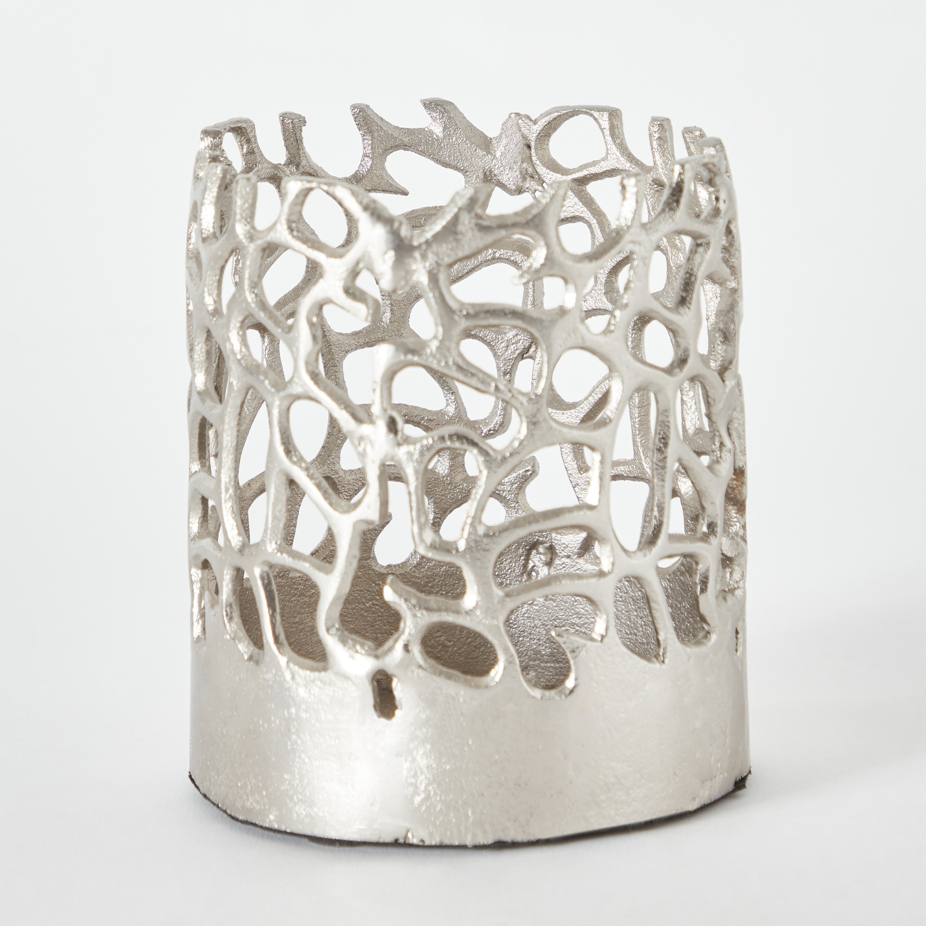 حامل شموع ألومنيوم بتصاميم مفرّغة من ويكر - 13x13x15 سم-hbxlivingroom-decorandaccessories-candleholders-image-6