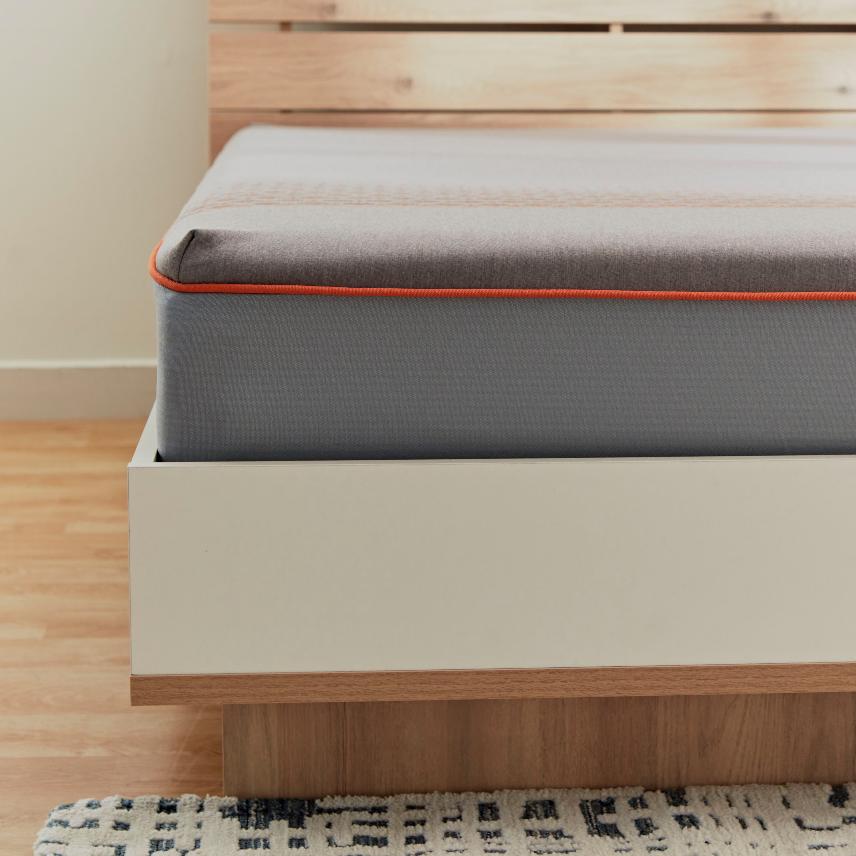 مرتبة كوين بنوابض جيبيّة وإسفنج ميموري فوم من آي إنرجي - 150x200x26 سم-hbxbedroom-mattresses-queen-image-8