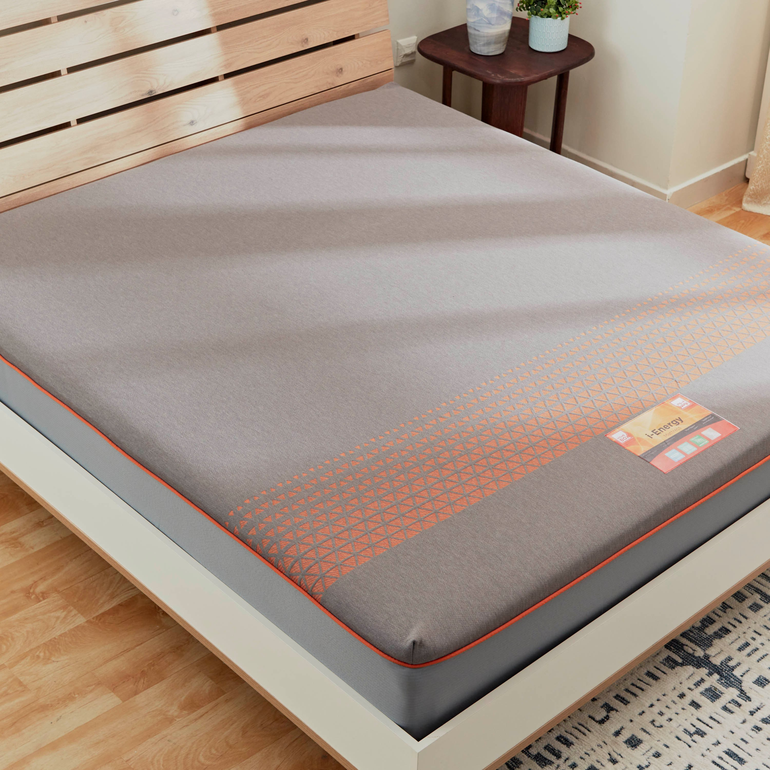 مرتبة كوين بنوابض جيبيّة وإسفنج ميموري فوم من آي إنرجي - 150x200x26 سم-hbxbedroom-mattresses-queen-image-4