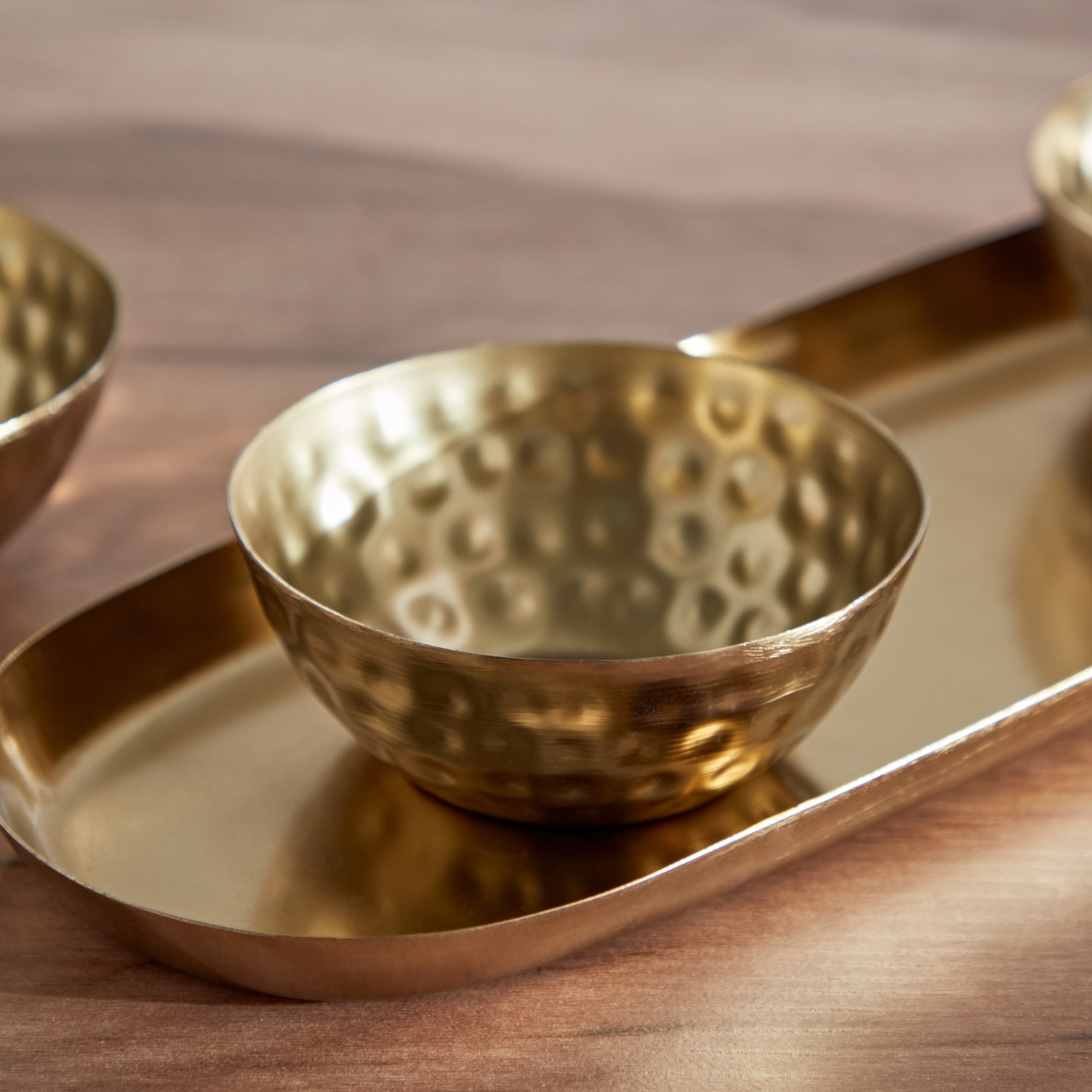 حاملات شموع صغيرة معدن مطروقة 3 قطع مع صينية من جاكس - 29x10.5x4 سم-hbxlivingroom-decorandaccessories-candleholders-image-4