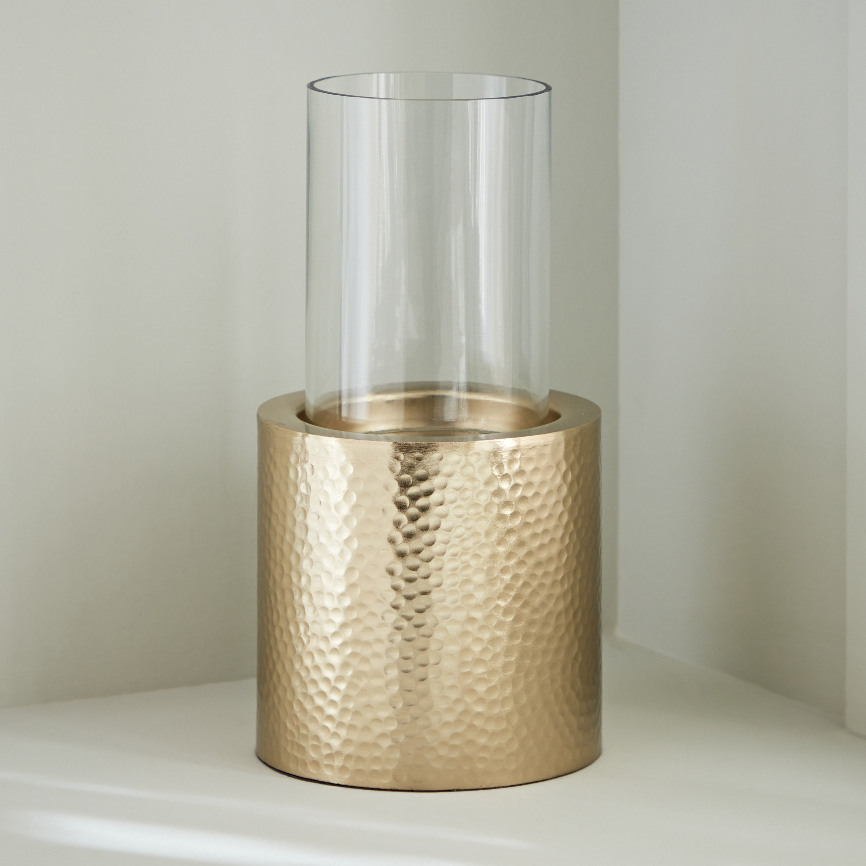 حامل شموع معدن بارز الملمس مع زجاج من ألفا - 12.5x12.5x25 سم-hbxlivingroom-decorandaccessories-candleholders-image-2