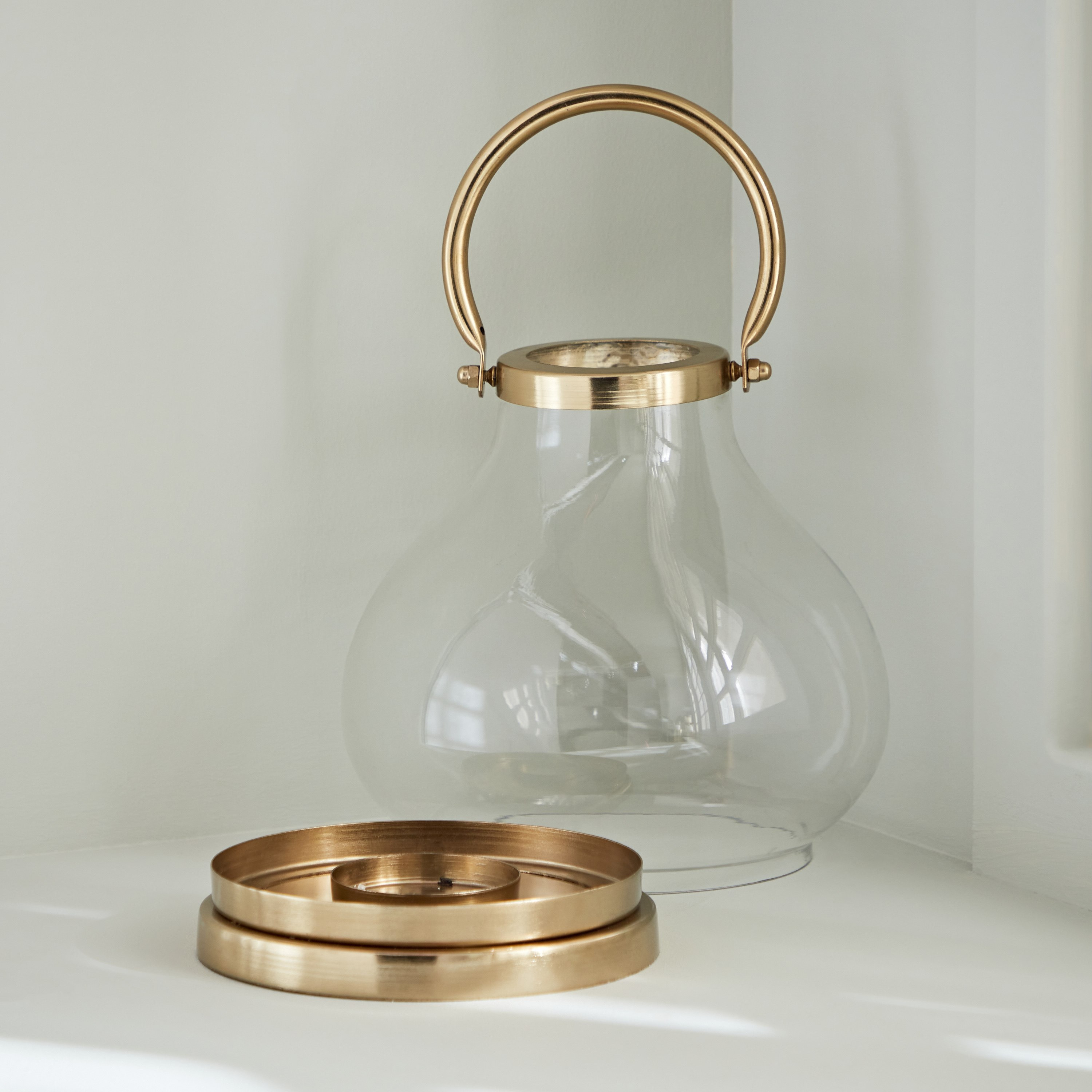 حامل شموع معدن وزجاج بمقبض من ألفا - 19x19x19 سم-hbxlivingroom-decorandaccessories-candleholders-image-2