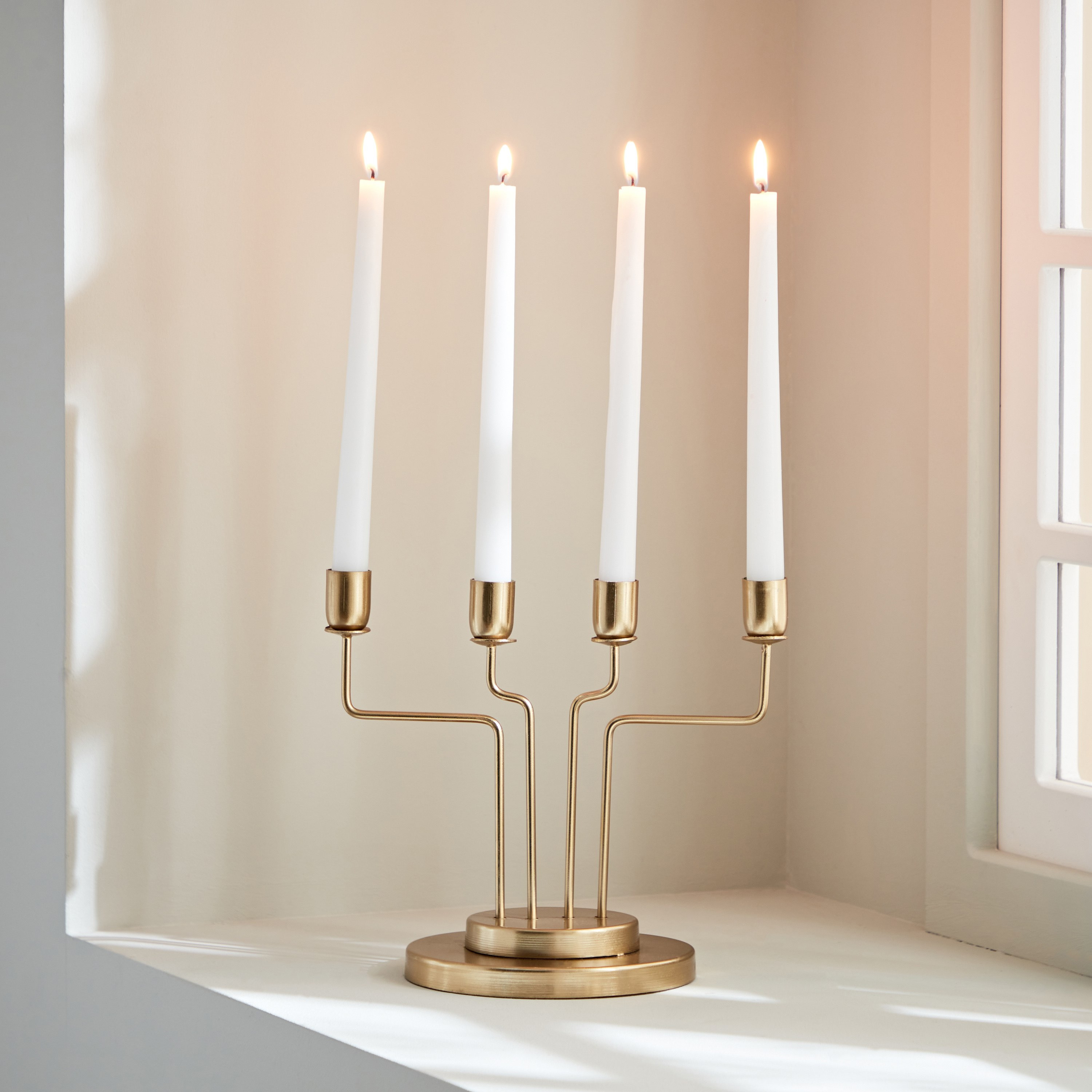 حامل شموع معدن بأربعة أذرع من ألفا - 25x15x20.5 سم-hbxlivingroom-decorandaccessories-candleholders-image-1