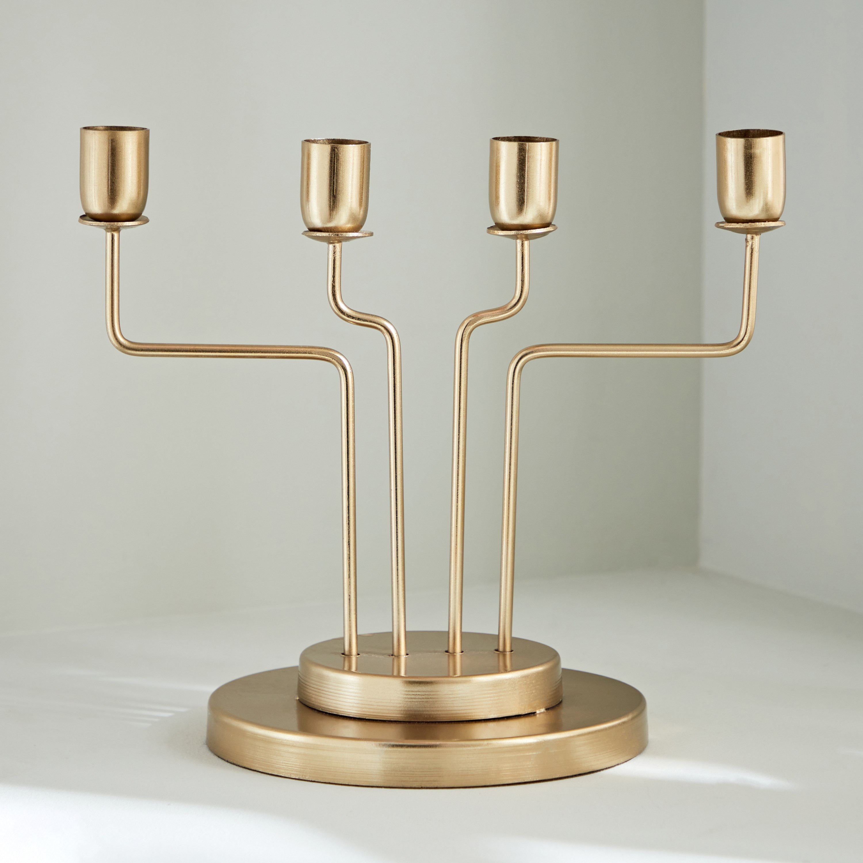 حامل شموع معدن بأربعة أذرع من ألفا - 25x15x20.5 سم-hbxlivingroom-decorandaccessories-candleholders-image-2