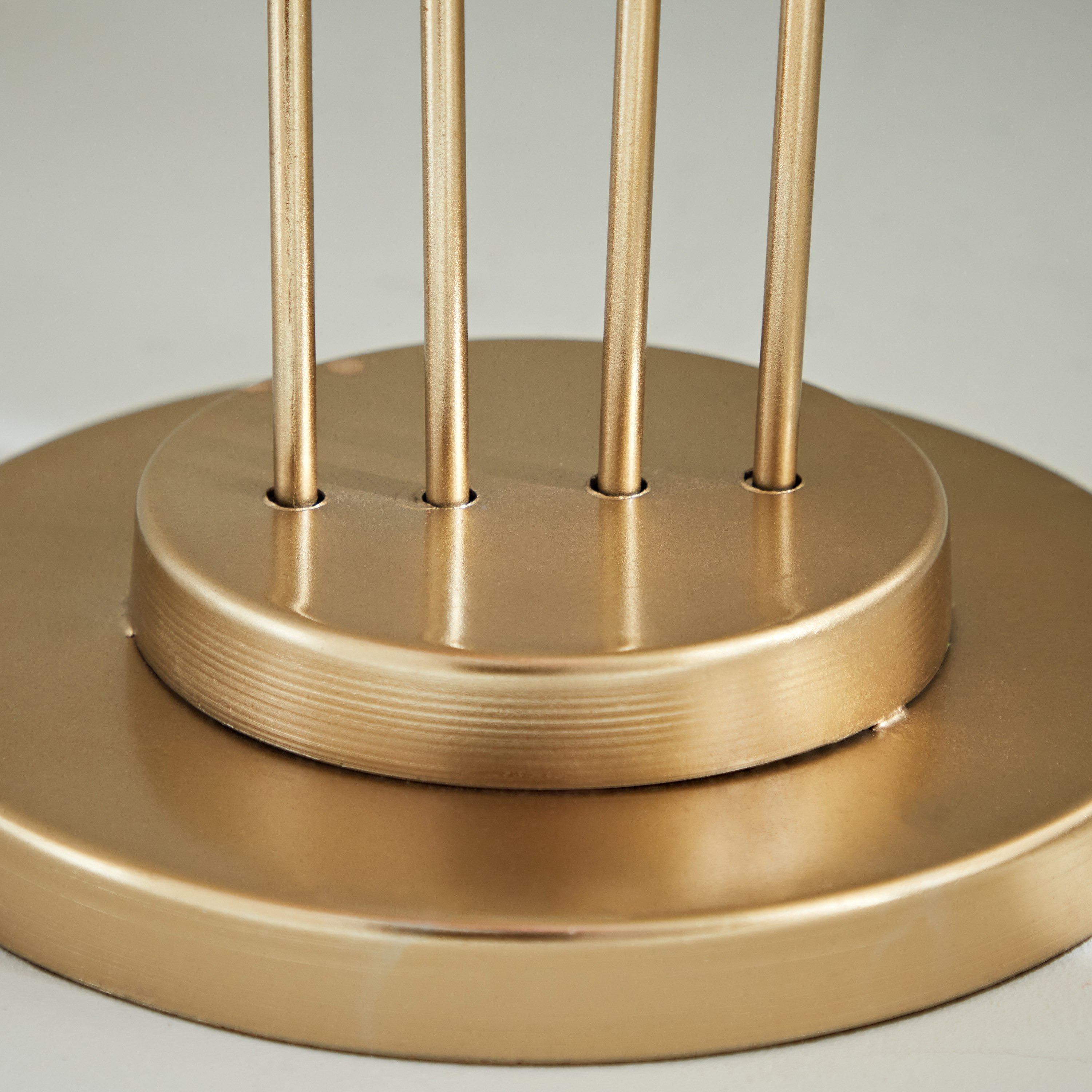 حامل شموع معدن بأربعة أذرع من ألفا - 25x15x20.5 سم-hbxlivingroom-decorandaccessories-candleholders-image-4