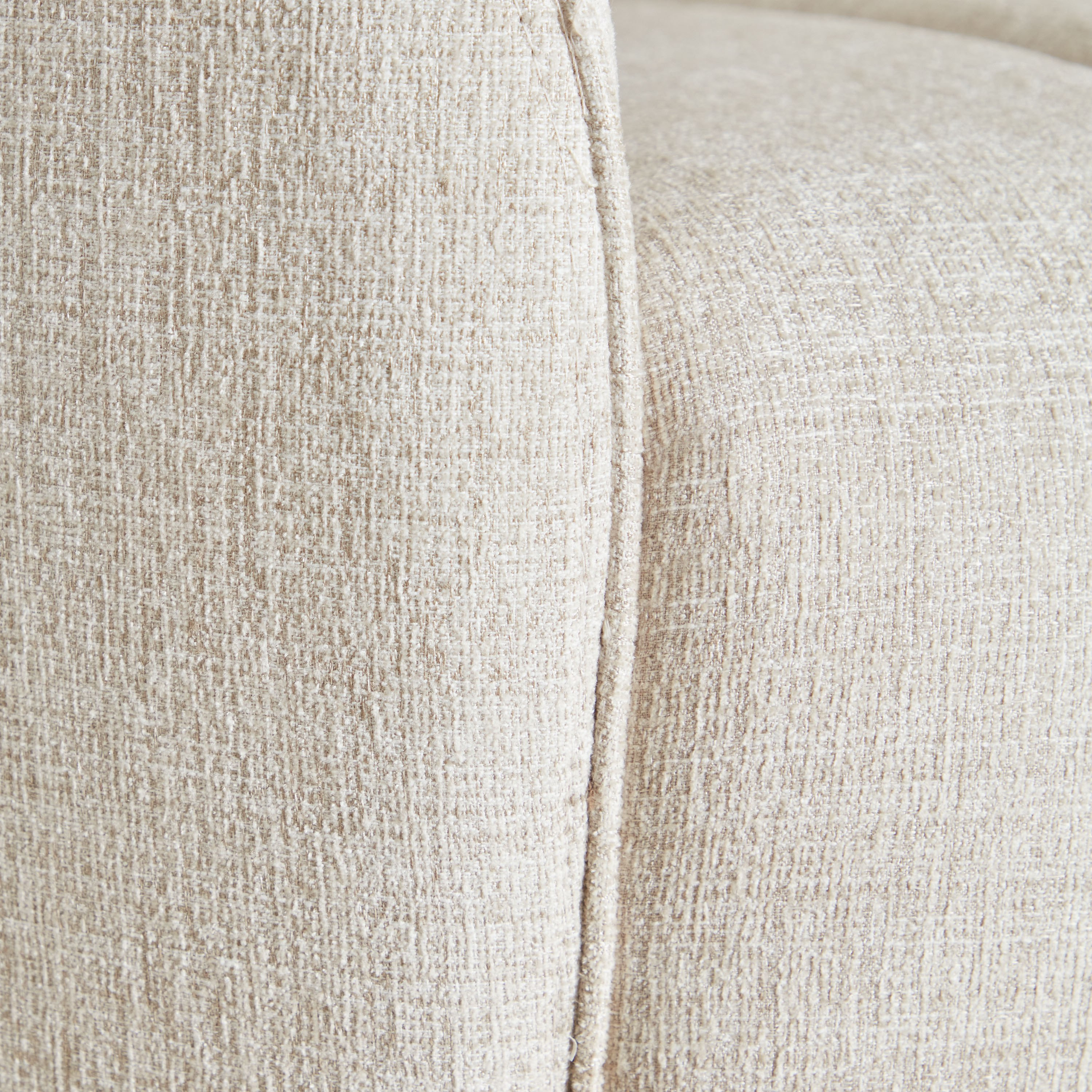 كرسي قماش بمساند ذراعين ووسادة من فيليكس-hbxlivingroom-sofasandarmchairs-sofas-image-9