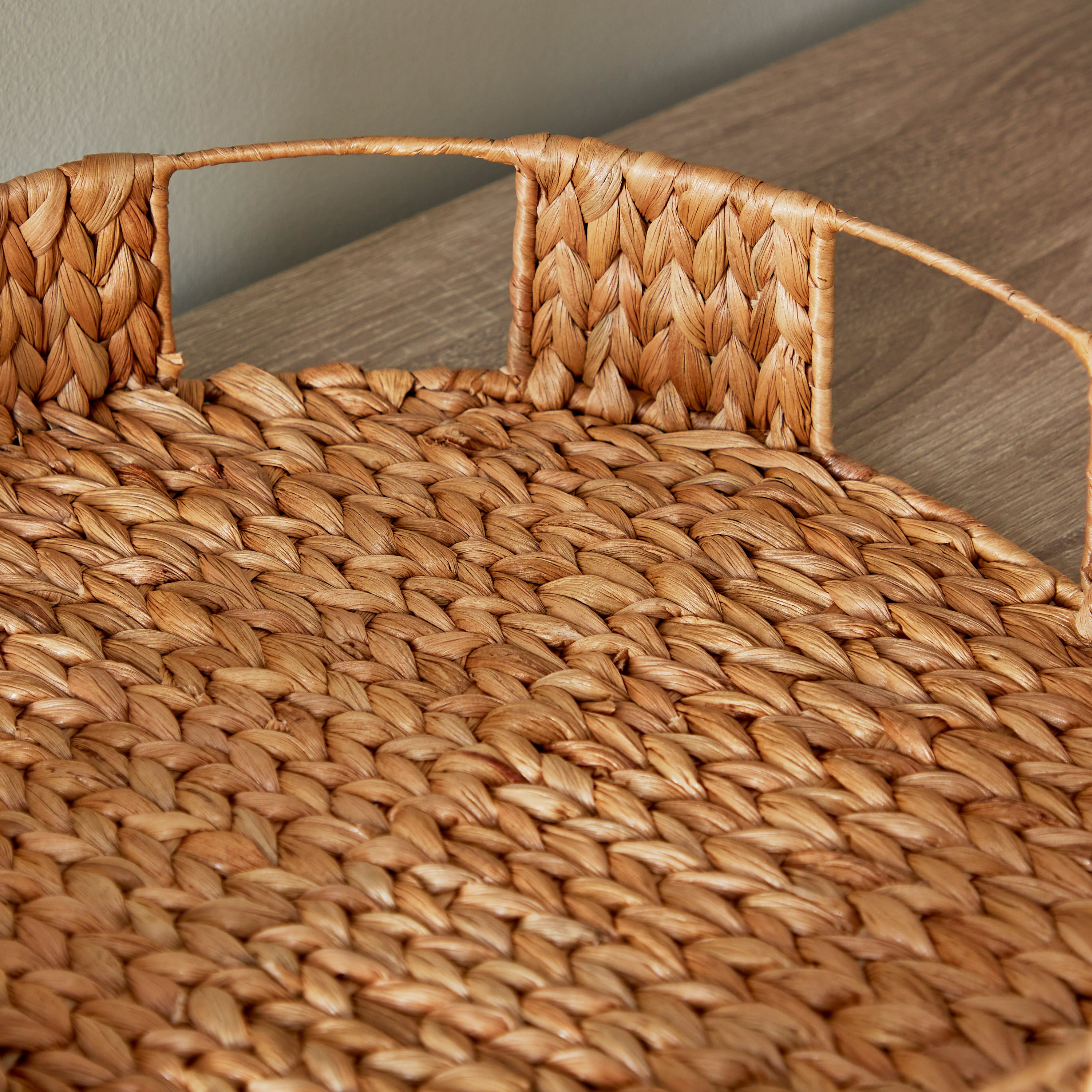صينية ديكور مستديرة من صفير الماء من ستوديو - 40x6 سم-hbxhomeware-hbxdecorandfurnishings-image-3