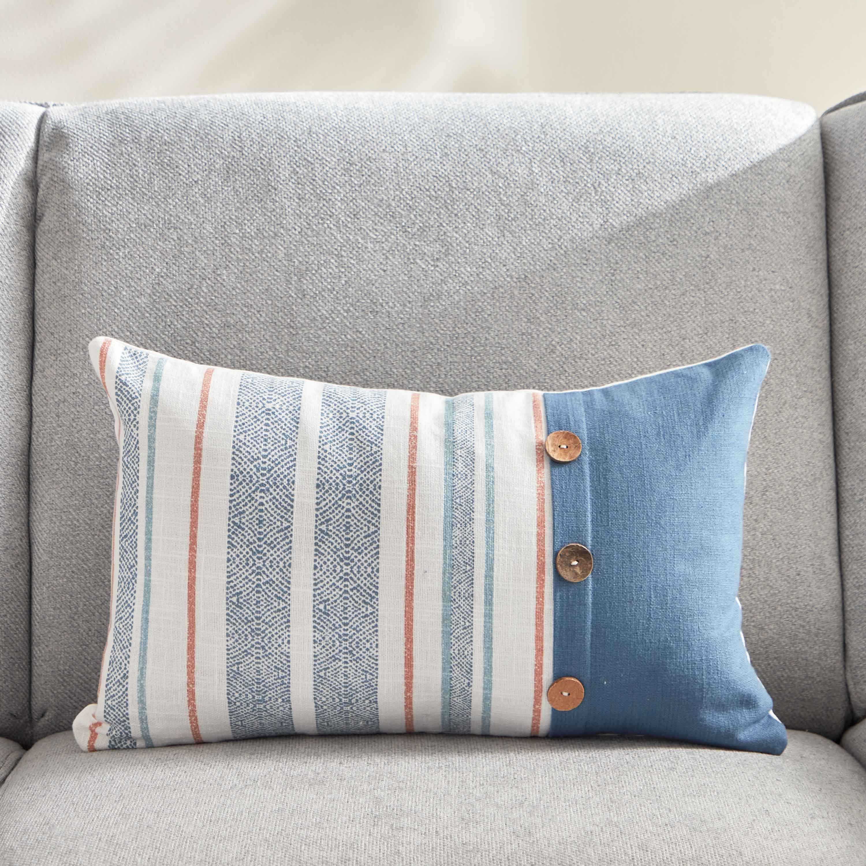 وسادة محشوة بطبعات وطية وزر من سي بريز - 30x50 سم-hbxlivingroom-furnishings-cushionsandcovers-filledcushions-image-1
