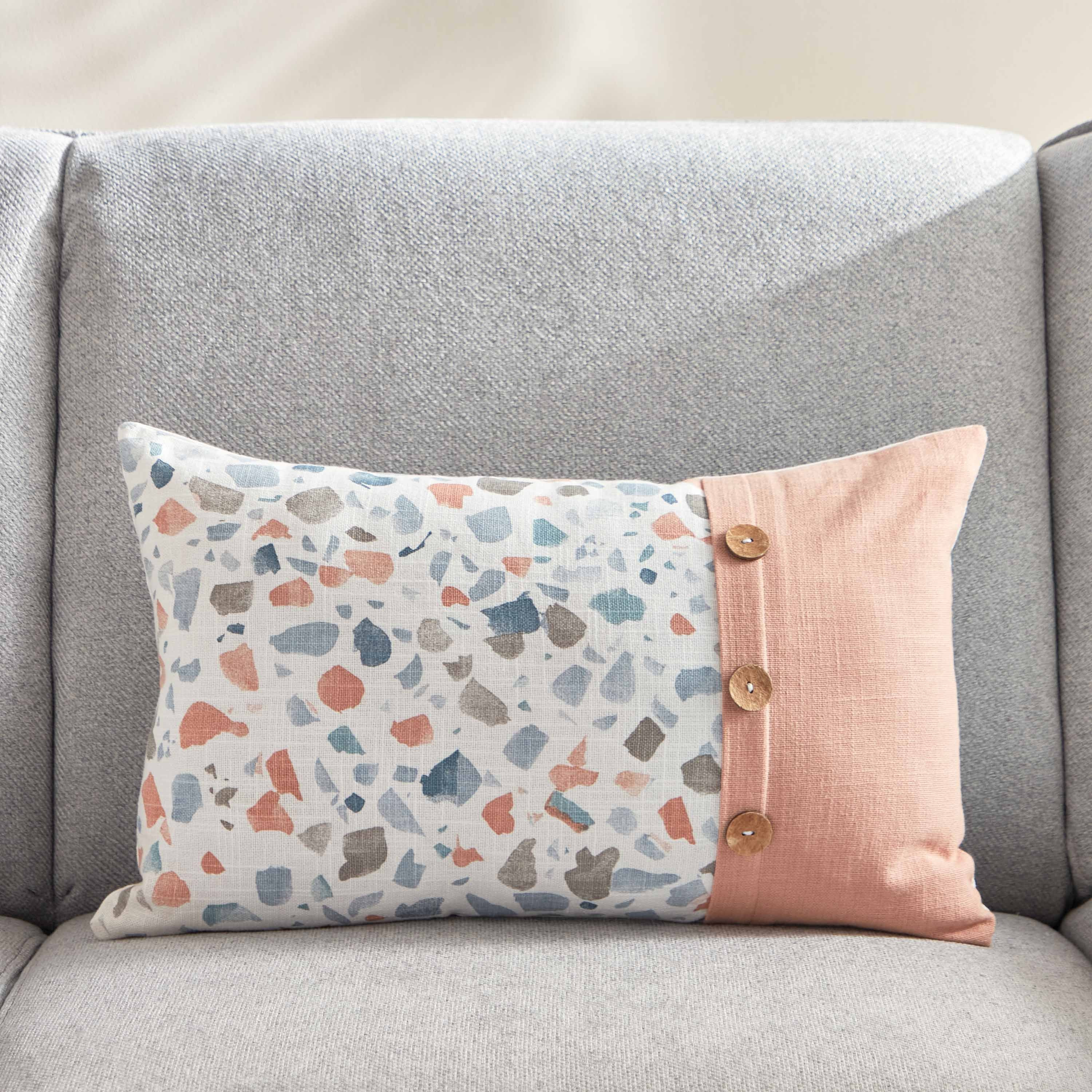 وسادة محشوة بطبعات وطية وزر من سي بريز - 30x50 سم-hbxlivingroom-furnishings-cushionsandcovers-filledcushions-image-1