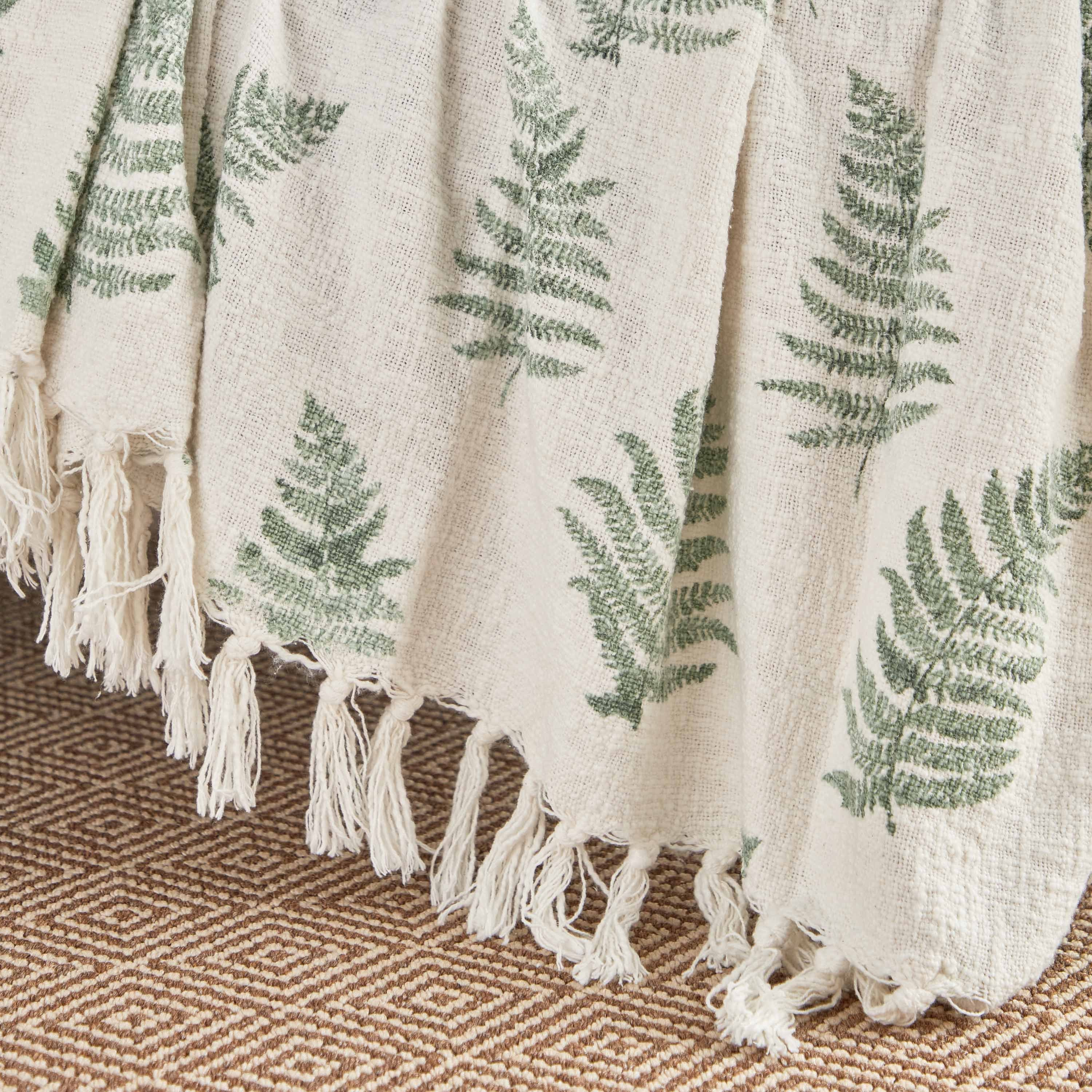 بطانية خفيفة سلوب بطبعات أوراق شجر من جاردن هيفن - 130x160 سم-hbxhomeware-hbxbedroom-image-2