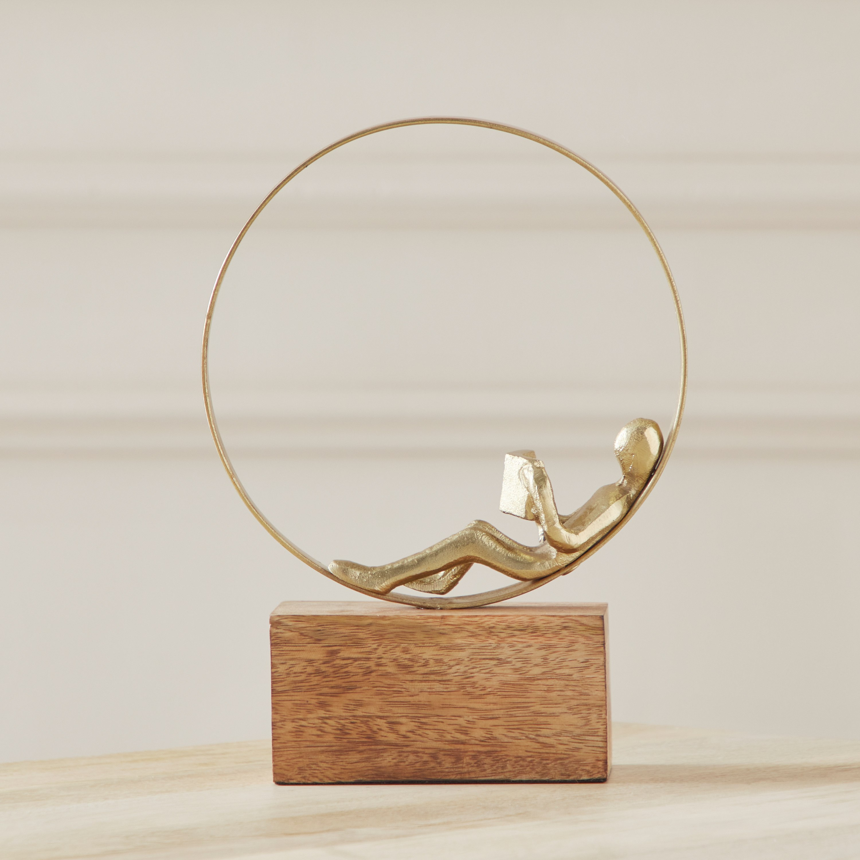 زينة ديكور معدنية مع قاعدة خشب طبيعي من جلير - 21x8x28 سم-hbxhomeware-homedecor-figurinesandornaments-image-2